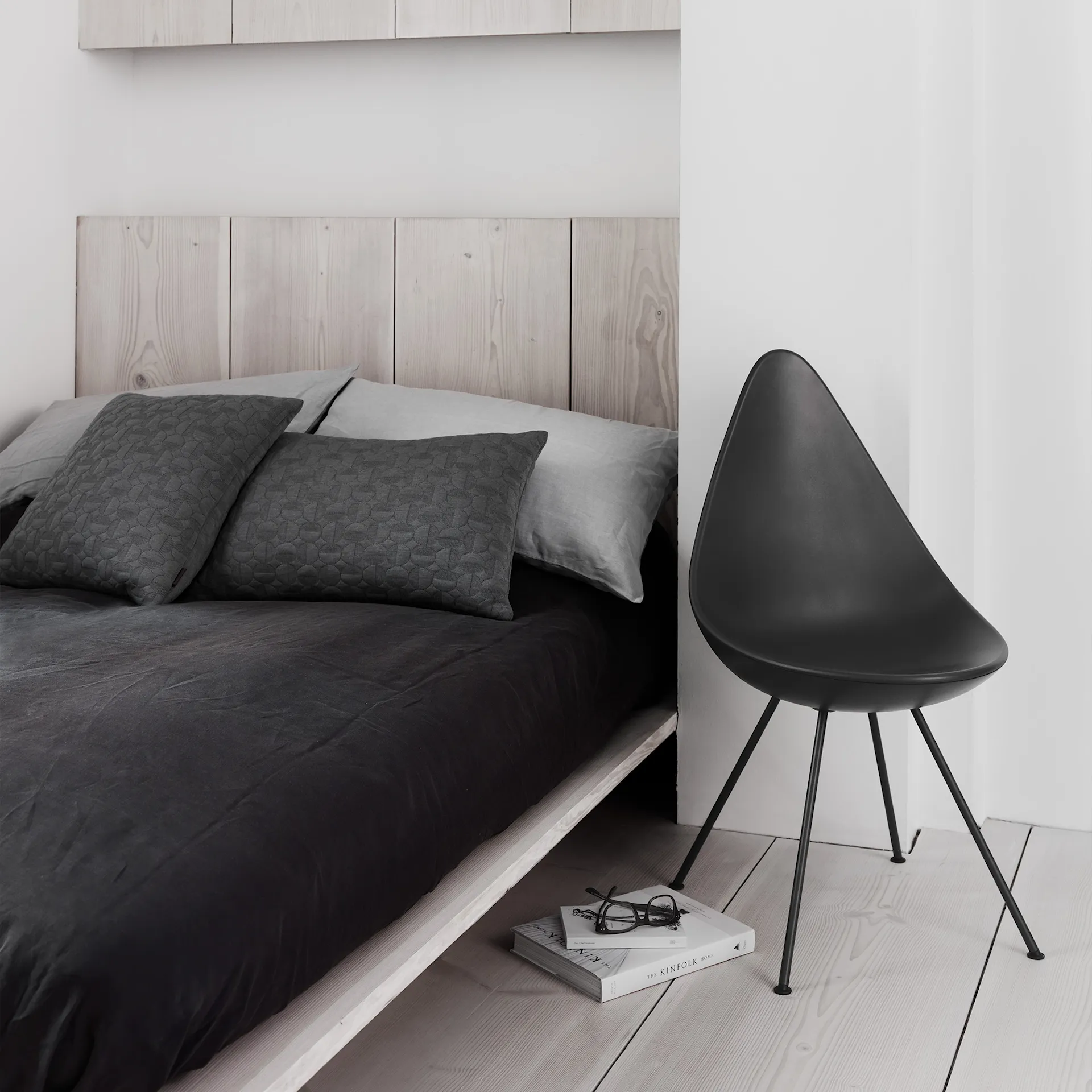 3110 Drop Chair Black - Fritz Hansen - Arne Jacobsen - NO GA