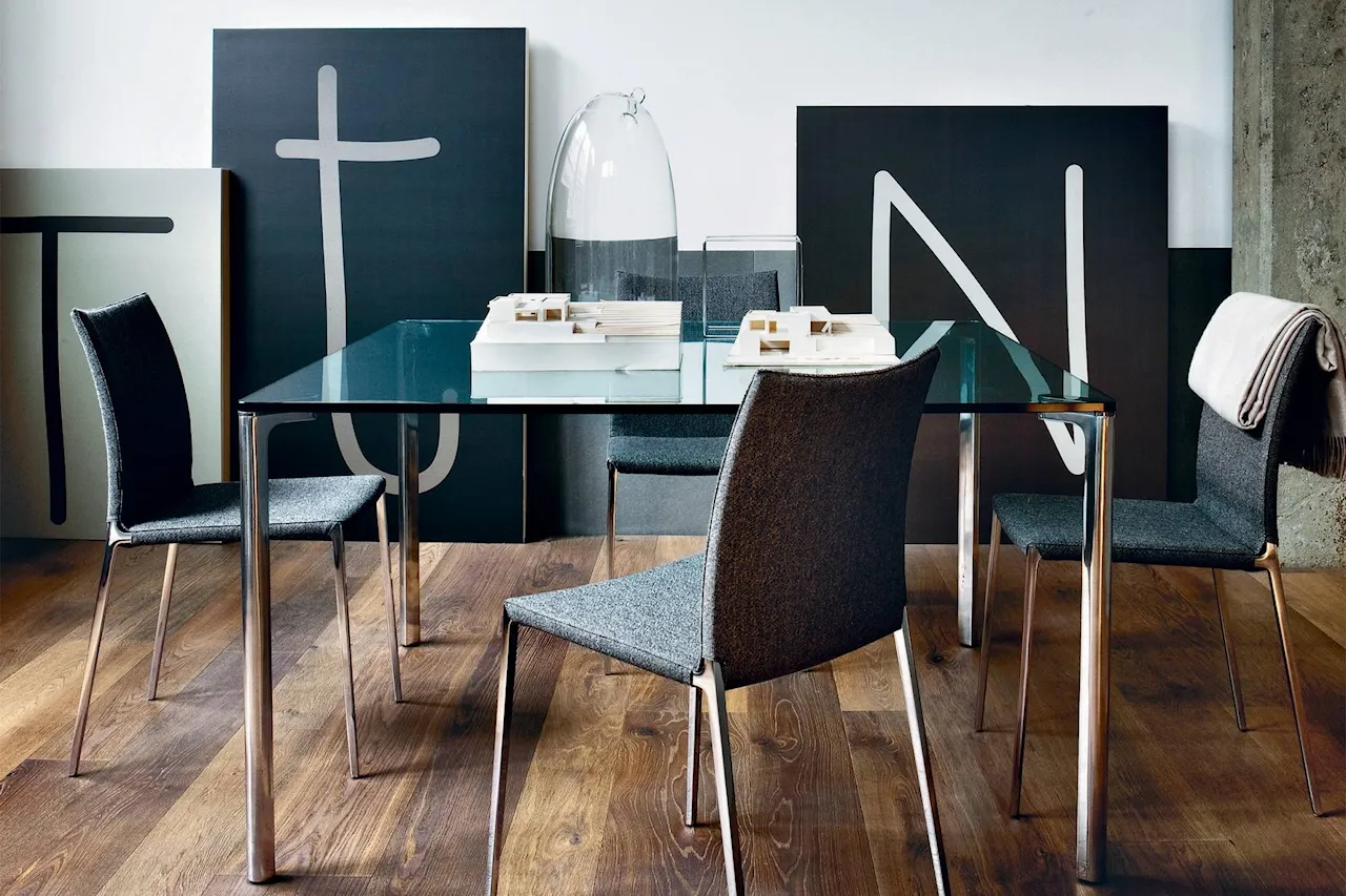 2087 Lia Chair