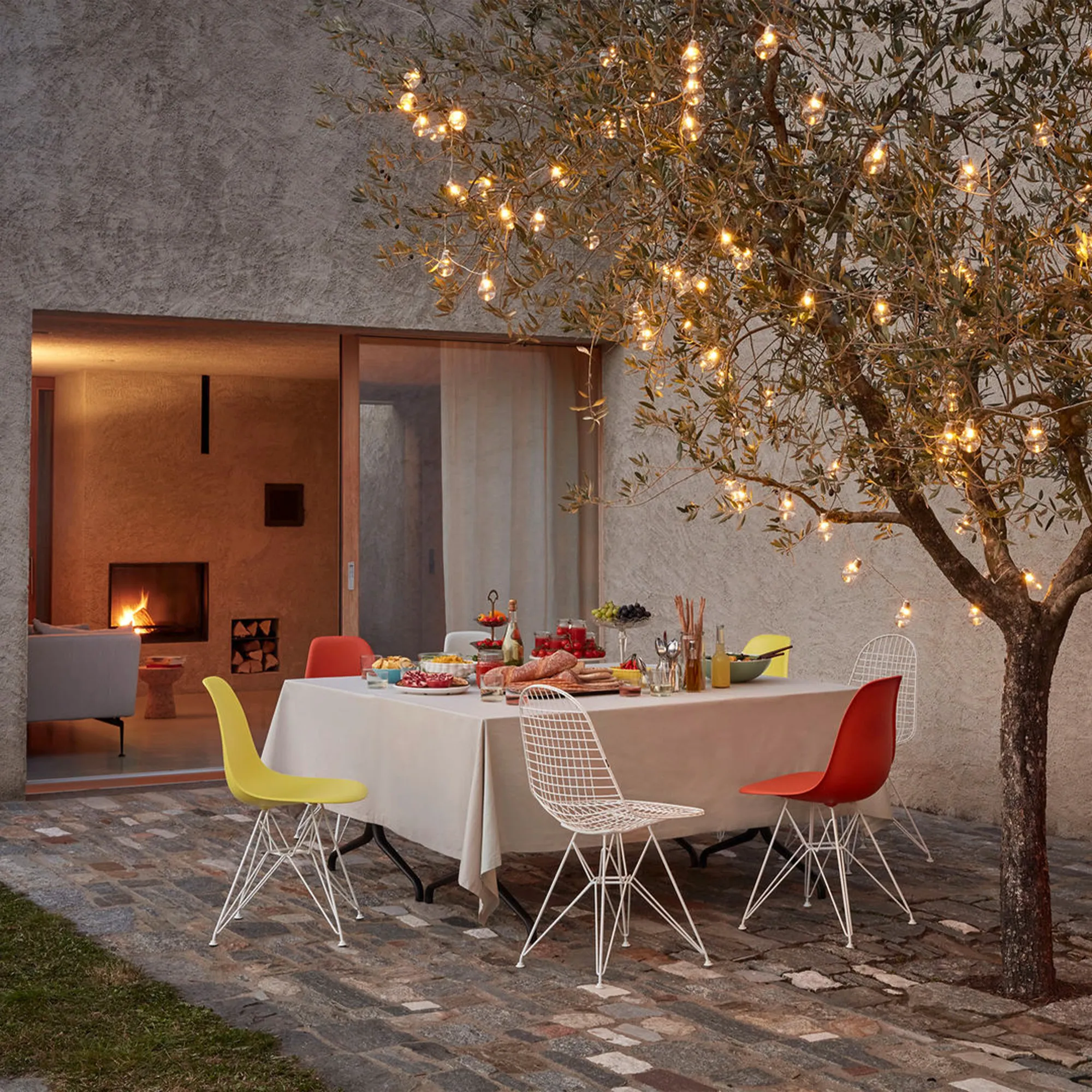 Eames RE Plastic Chair DSR stol Chrome