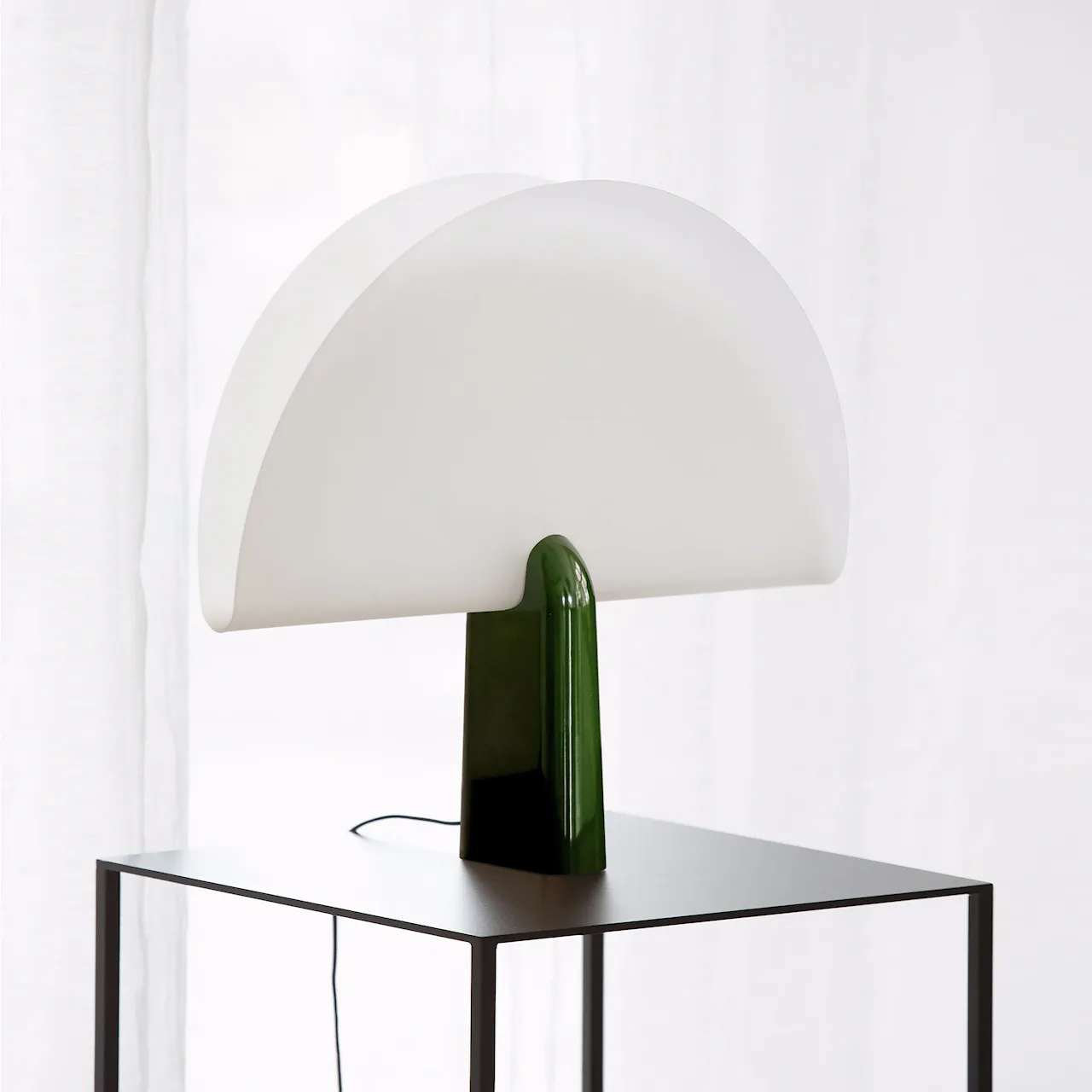 Pavo Table Lamp