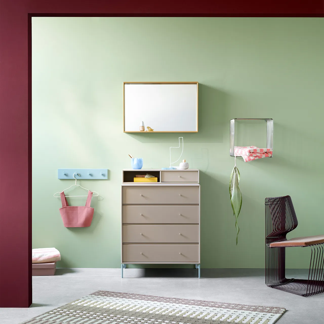 Montana Selection Keep Chest Of Drawers Legs