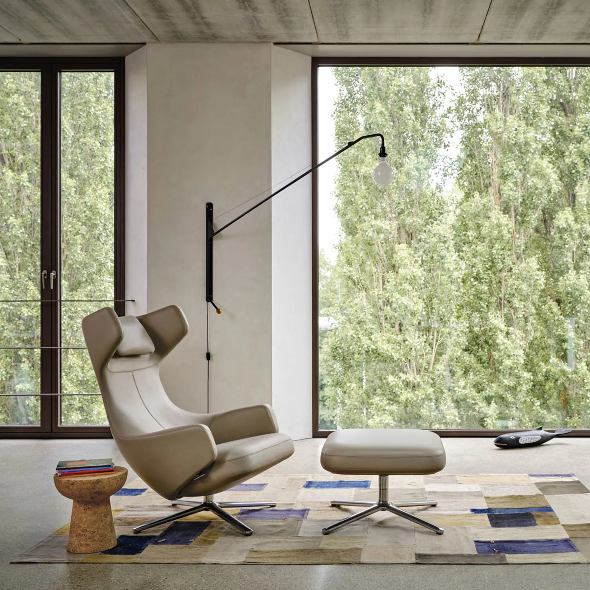 Grand Repos lænestol & Repos Ottoman fodskammel Polished