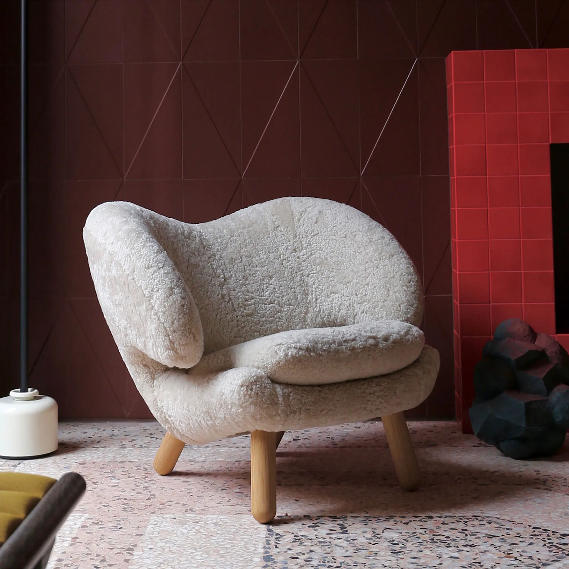 Pelican Chair, Walnut, Leather Group 4, Sheepskin Moonlight - House of Finn Juhl - Finn Juhl - NO GA