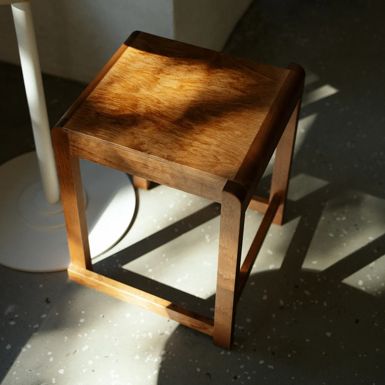 Low Stool 01 jakkara