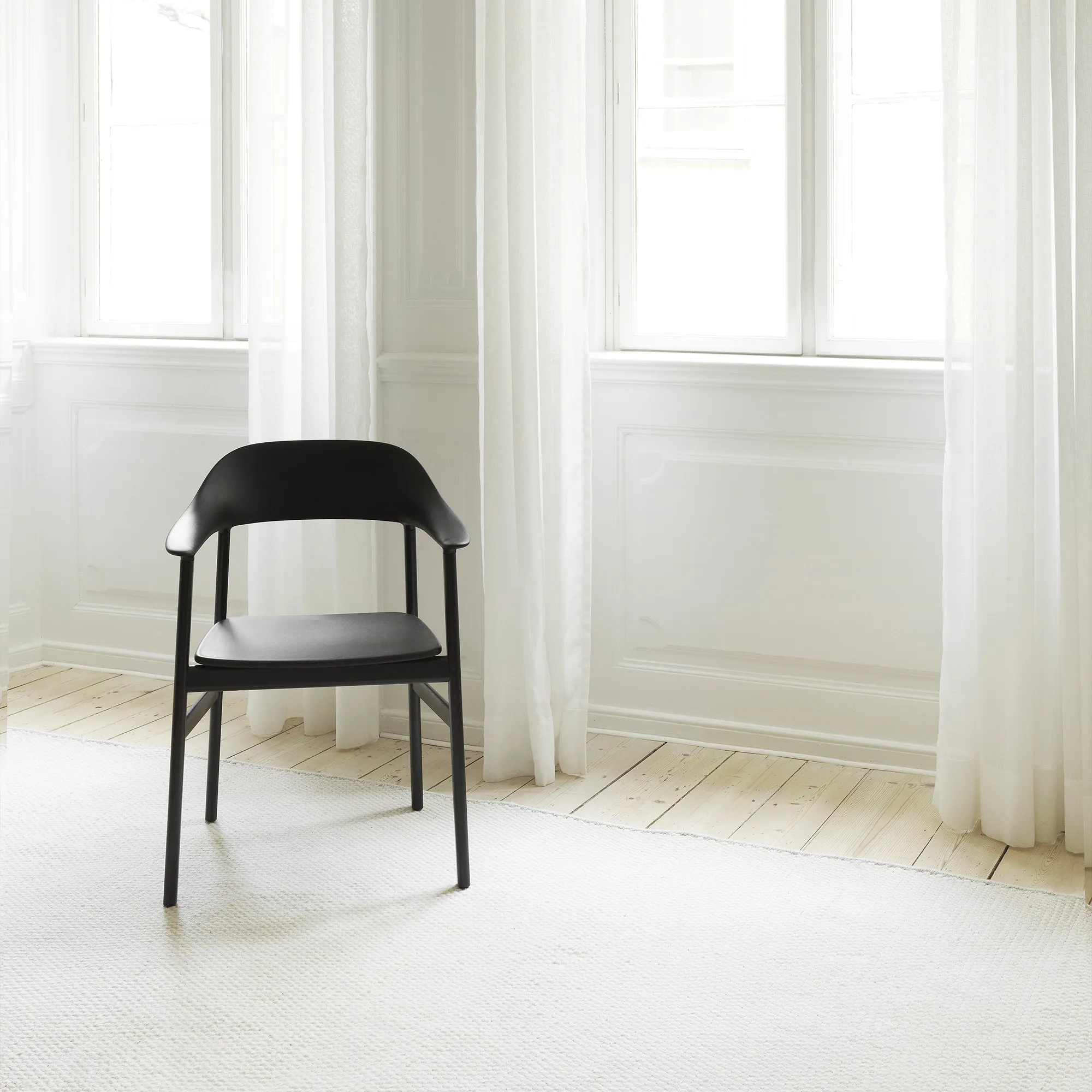 Herit Armchair Black Oak