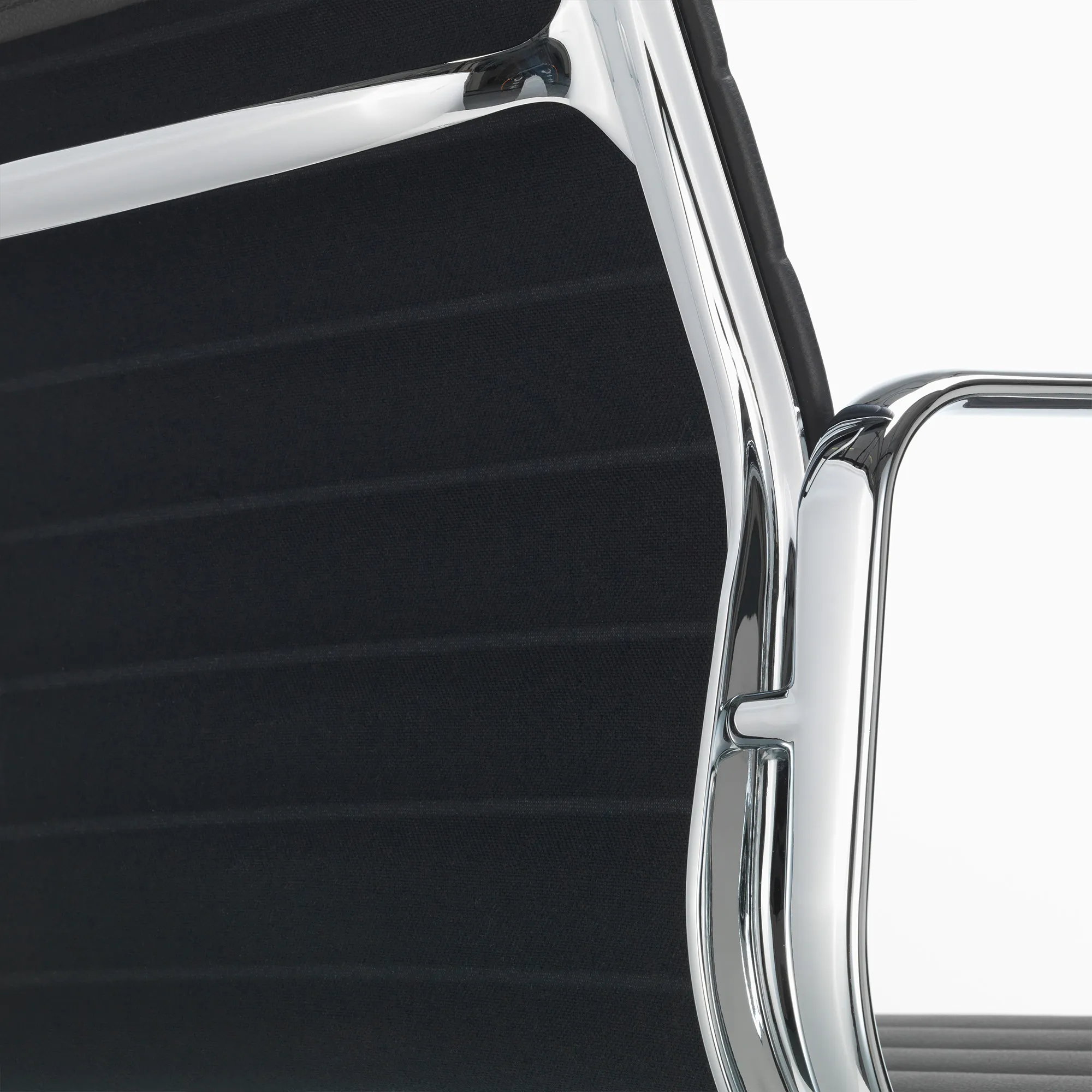 EA 117 Aluminium Chair - 6