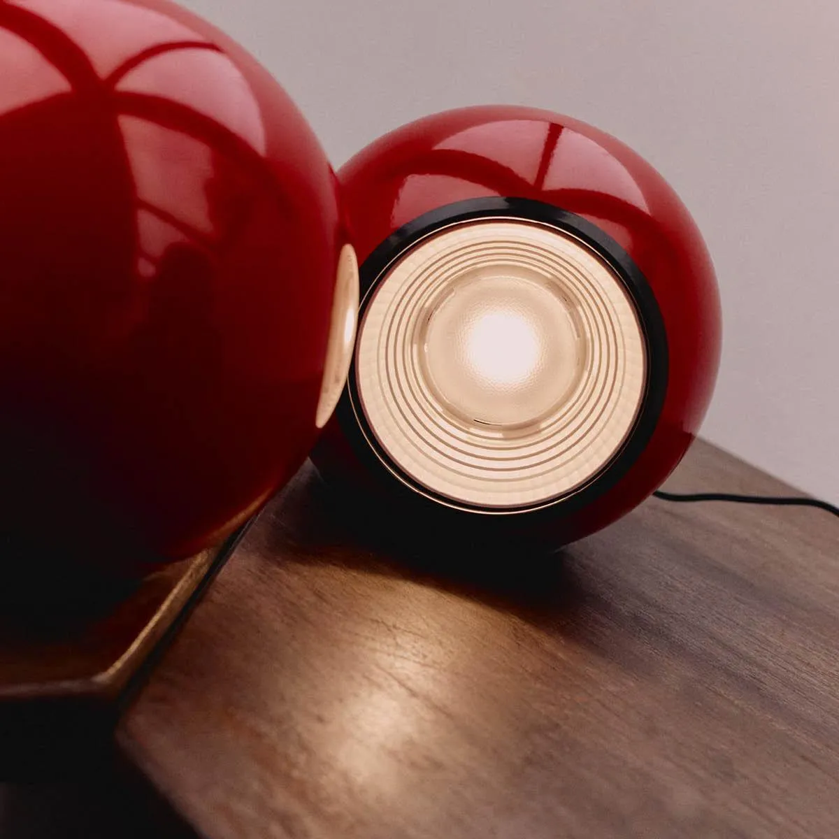 Gravitino541 2700K table lamp - 2