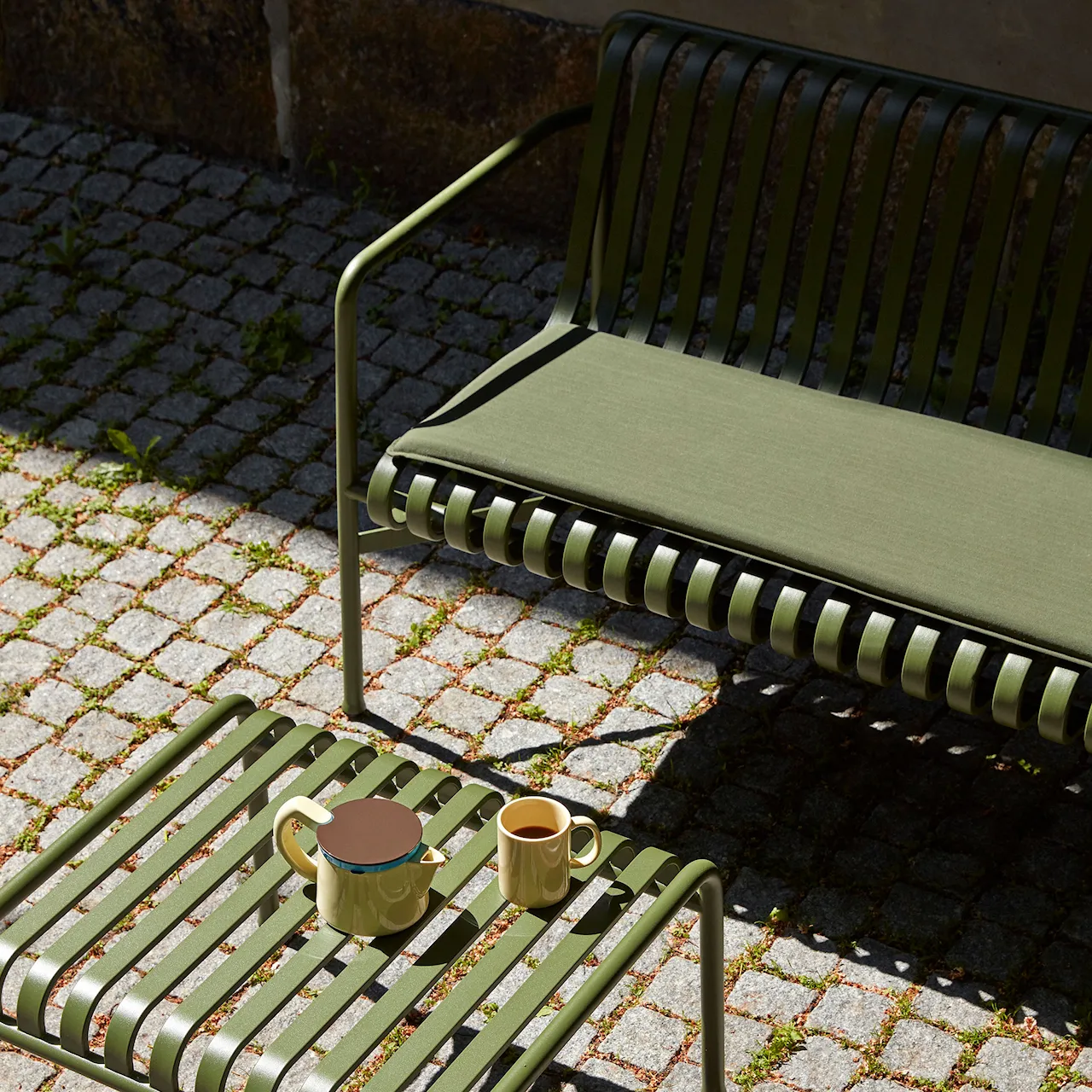 Palissade garden bench with armrests - Hot Galvanised