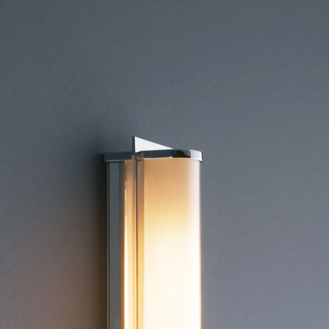 Manhattan T5 Wall Lamp