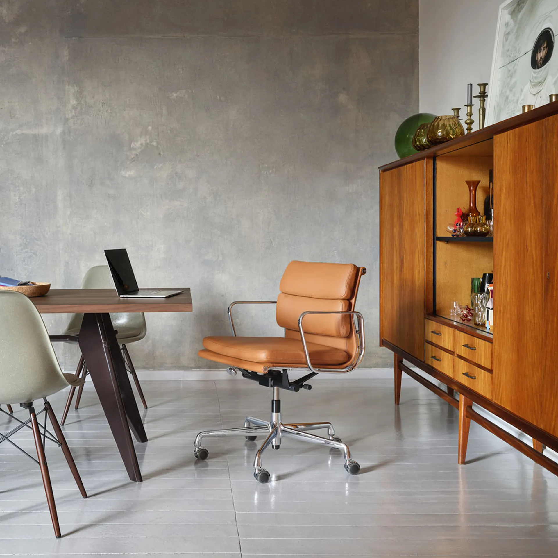 EA 217 Desk Chair Polished - Vitra - Charles & Ray Eames - NO GA