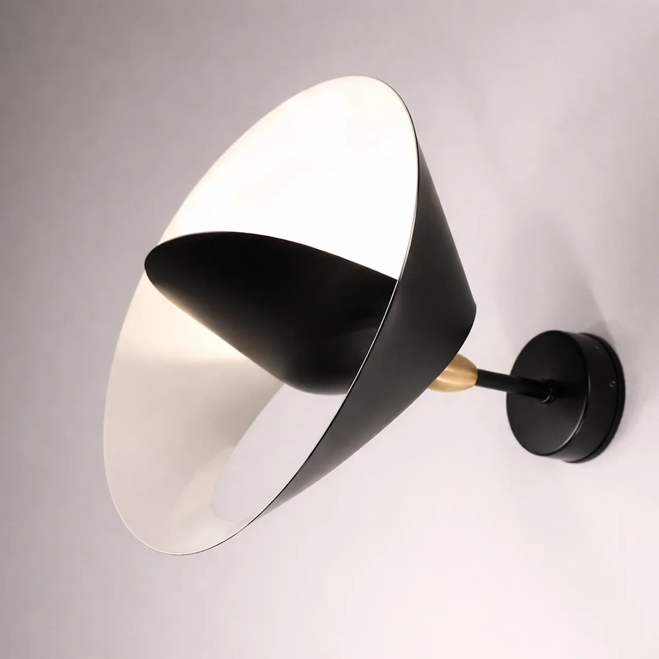 Saturn wall lamp