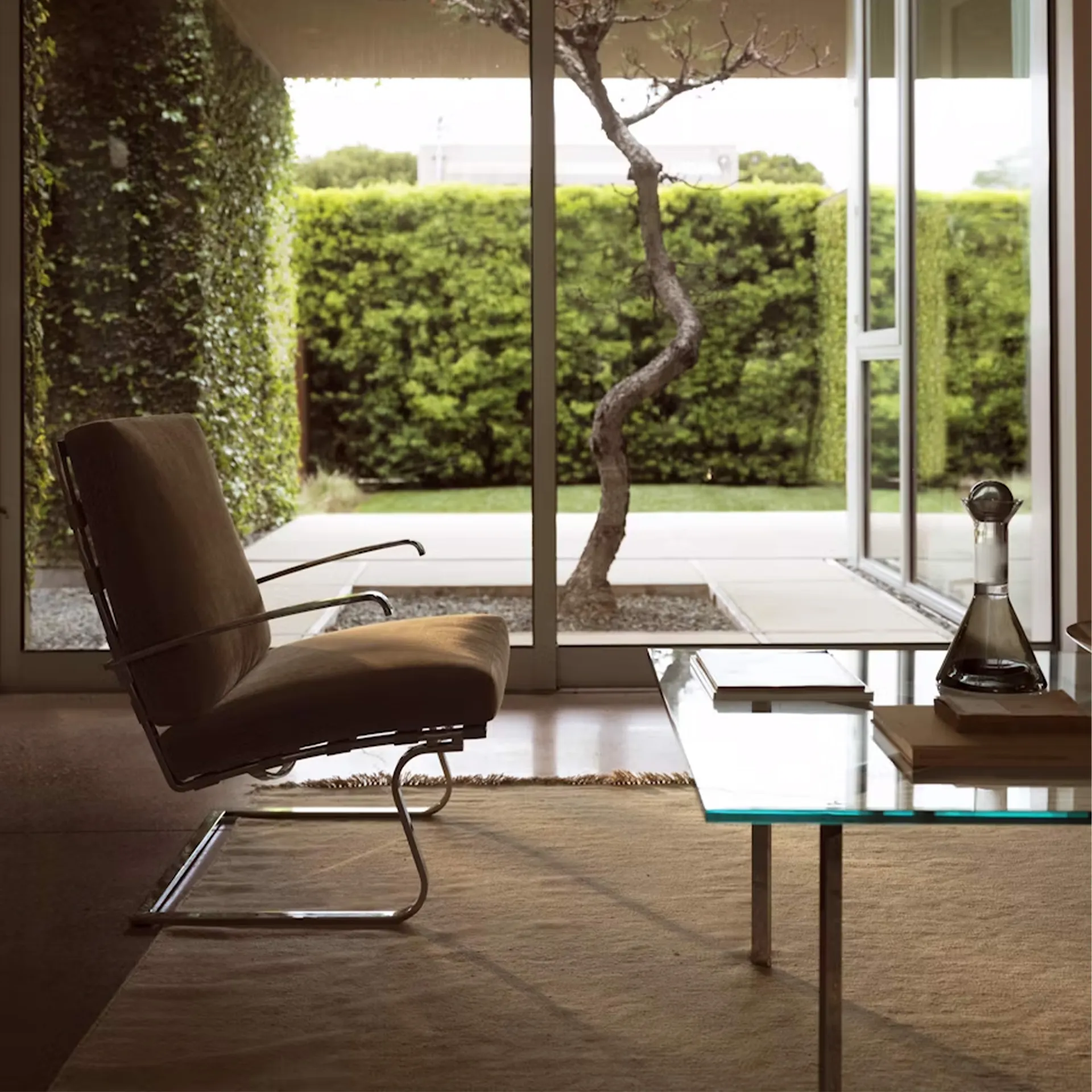 Barcelona Coffee Table - Knoll - Ludwig Mies van der Rohe - NO GA