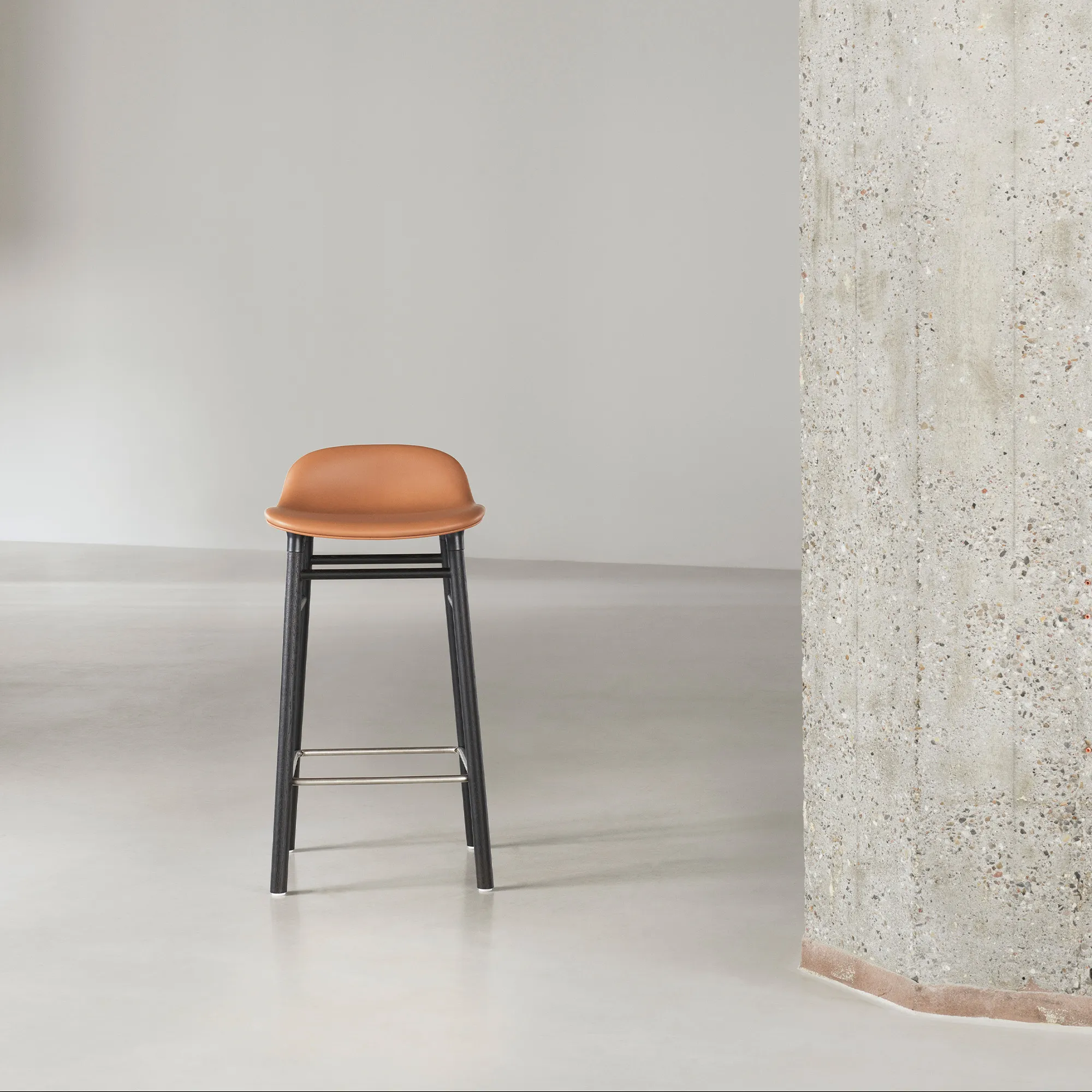 Form Barstool 65 cm Black Oak - 7