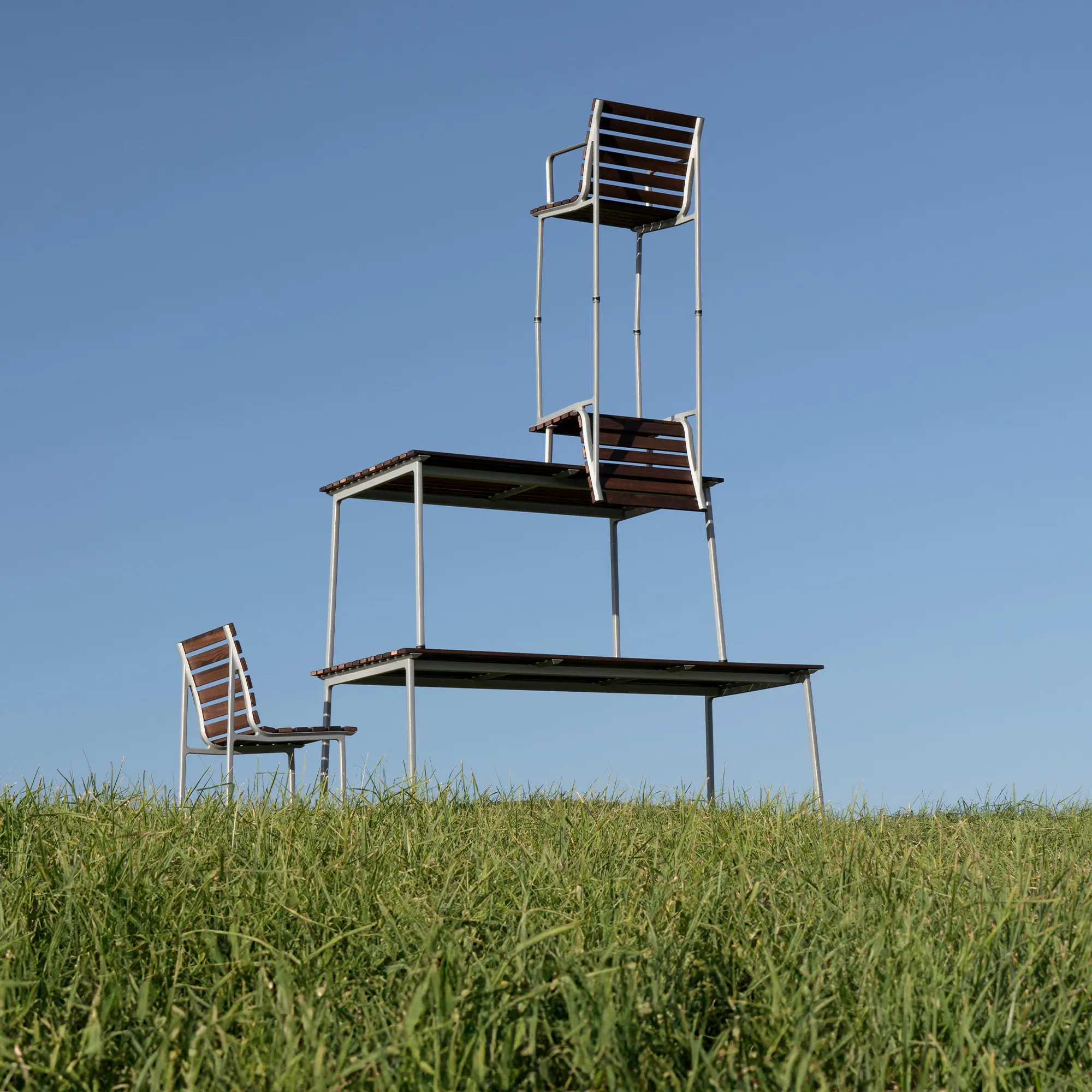 Traverse groepseettafel voor buiten 140 cm, 2 buitenstoelen en een tuinbank - 7