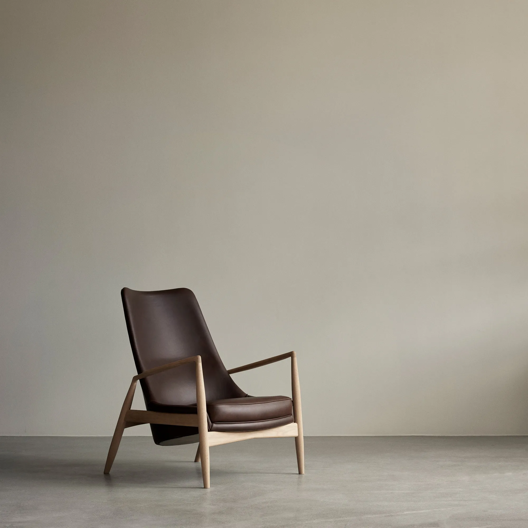 The Seal Lounge Chair High Walnut