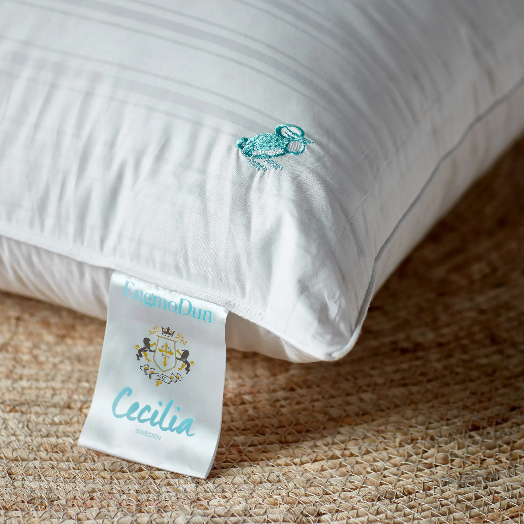 Cecilia always freezes - Down comforter - 2