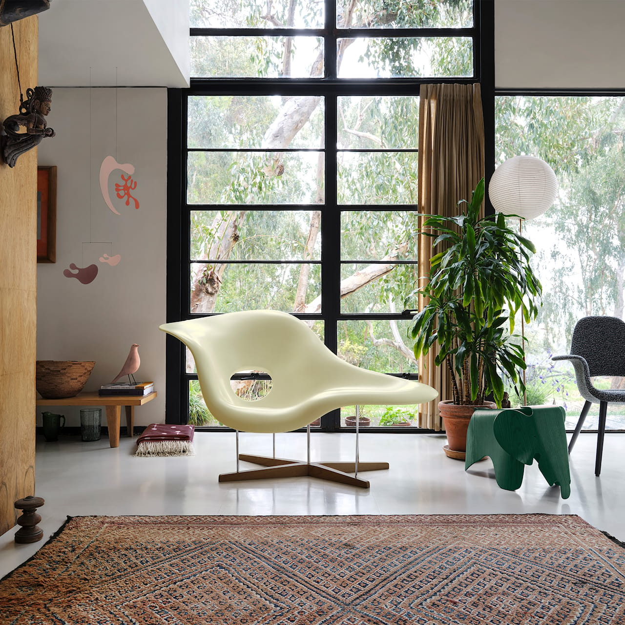 La Chaise - Eames Special Collection