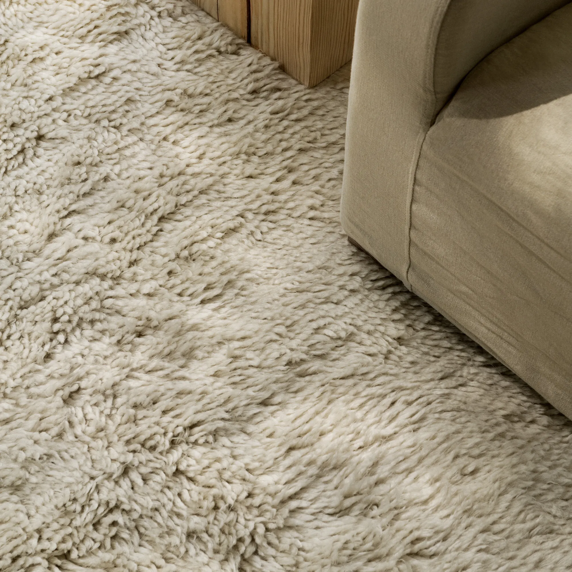 Fields Dusty White Wool Rug - 3