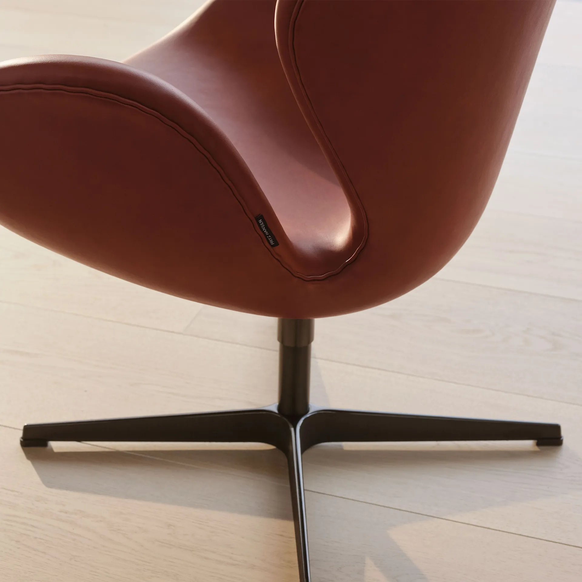 3320 Svanen Anniversary Collection - Fritz Hansen - Arne Jacobsen - NO GA