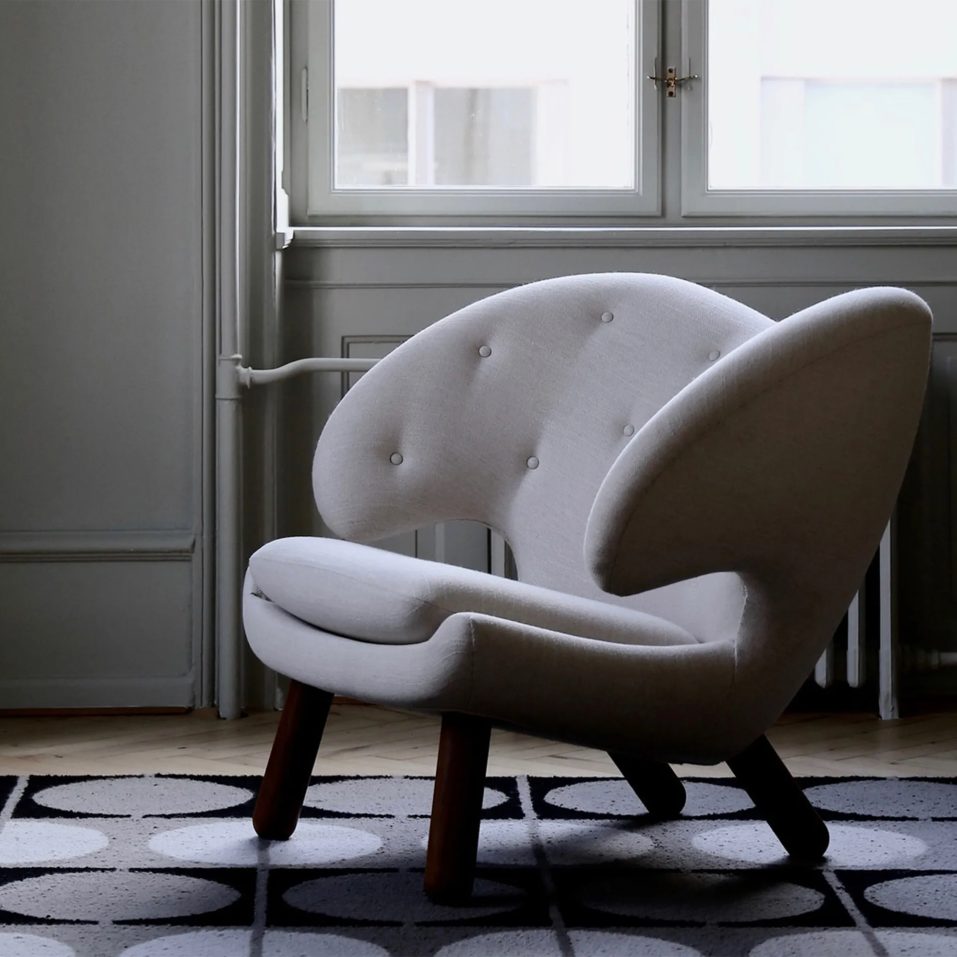 Pelican Chair With Buttons, Clear oiled oak, Cat. 1 Remix 123 - House of Finn Juhl - Finn Juhl - NO GA