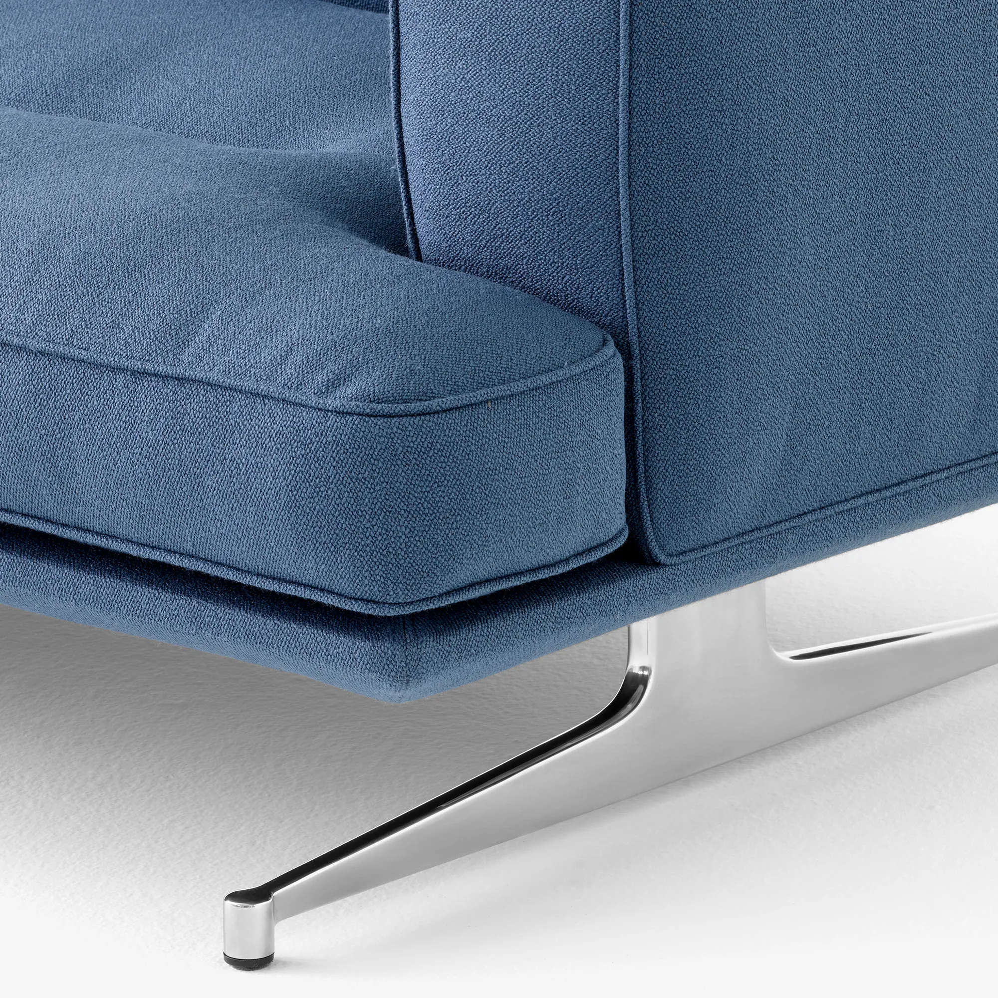 Inland AV41 corner sofa polished aluminium legs - 3