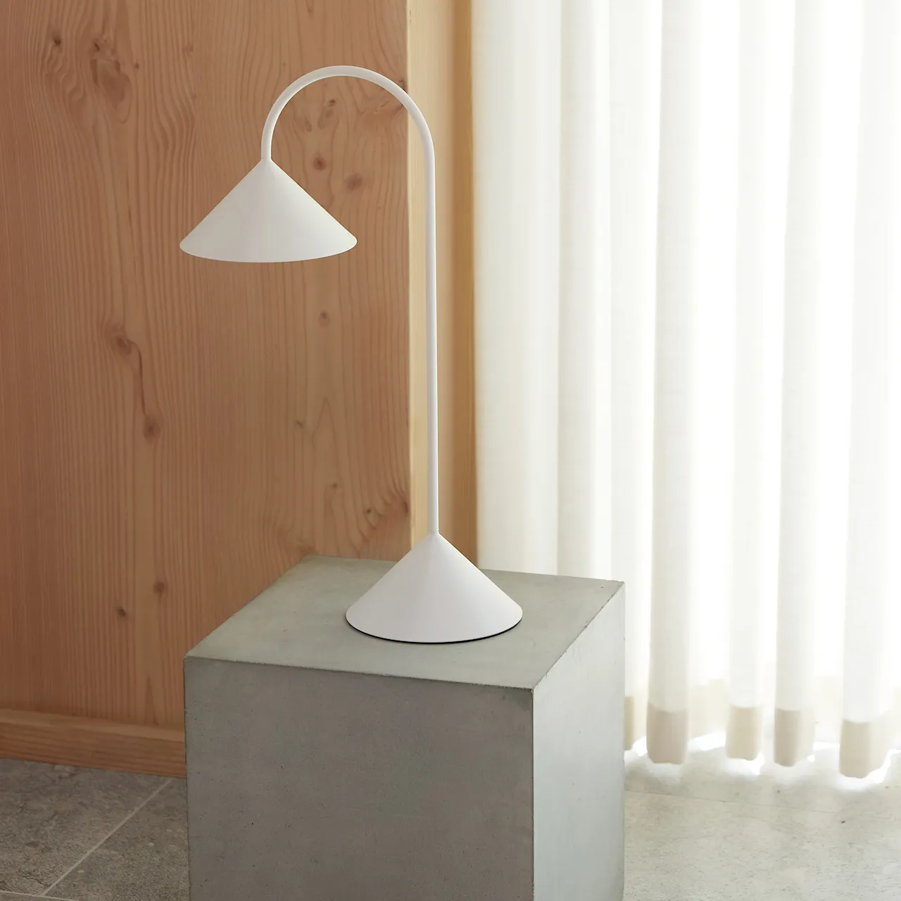 Grasp Portable Table Lamp 47 cm