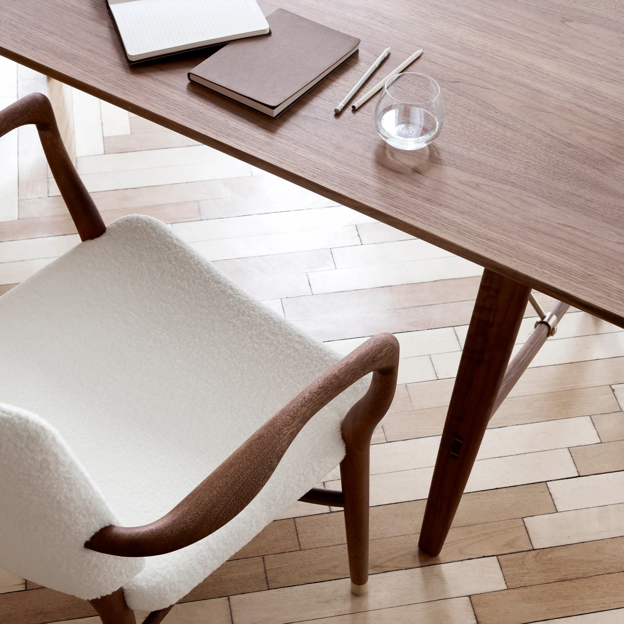 BM1160 Hunting Table