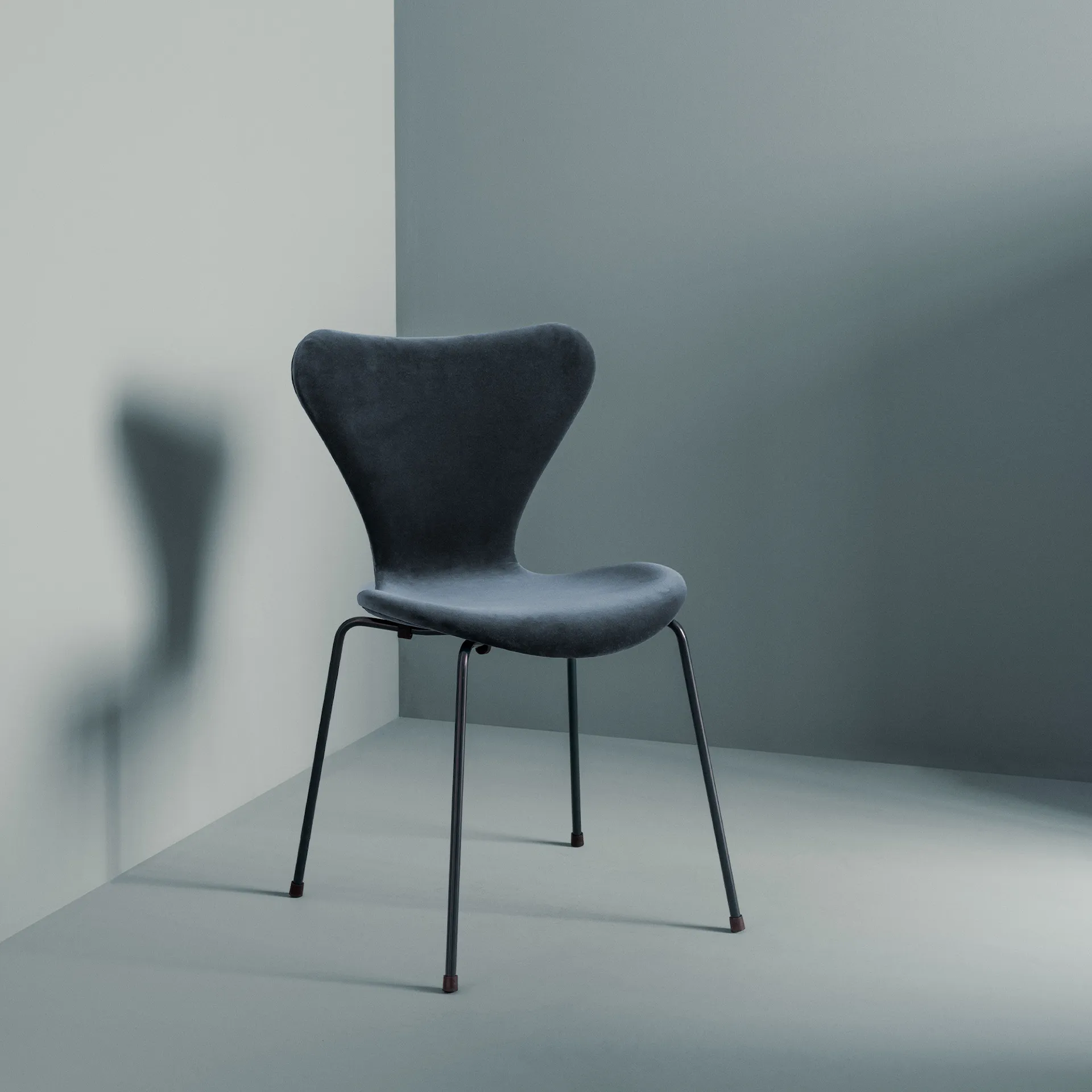 Series 7 chair 3107 fully upholstered velvet steel frame brown bronze - Fritz Hansen - Arne Jacobsen - NO GA