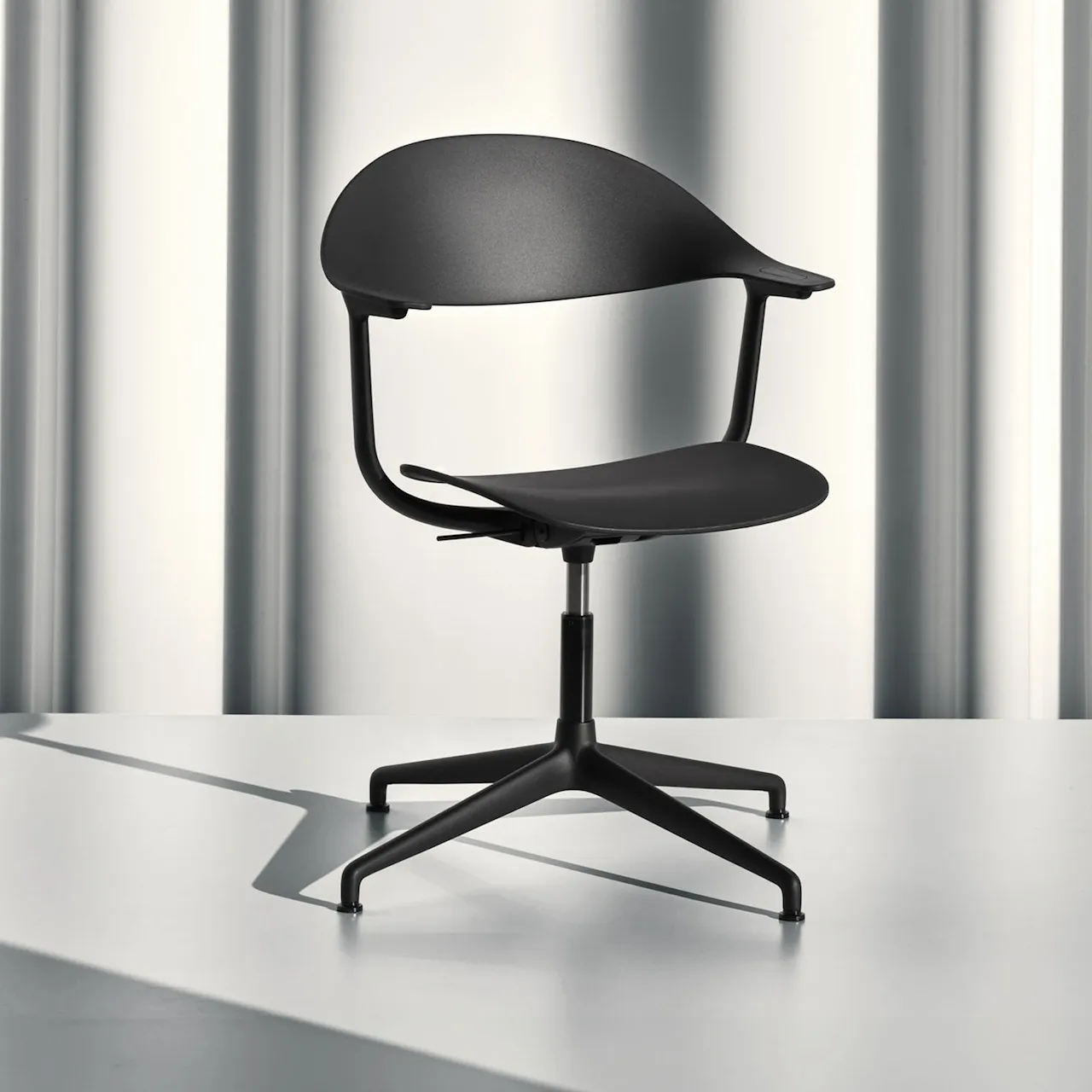 Mynt desk chair basic dark