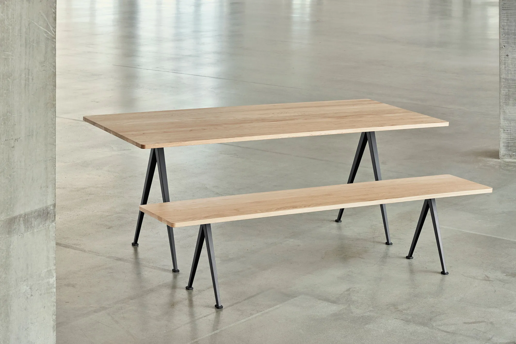 Pyramid 02 table 85x300 cm black powder coated steel - 2