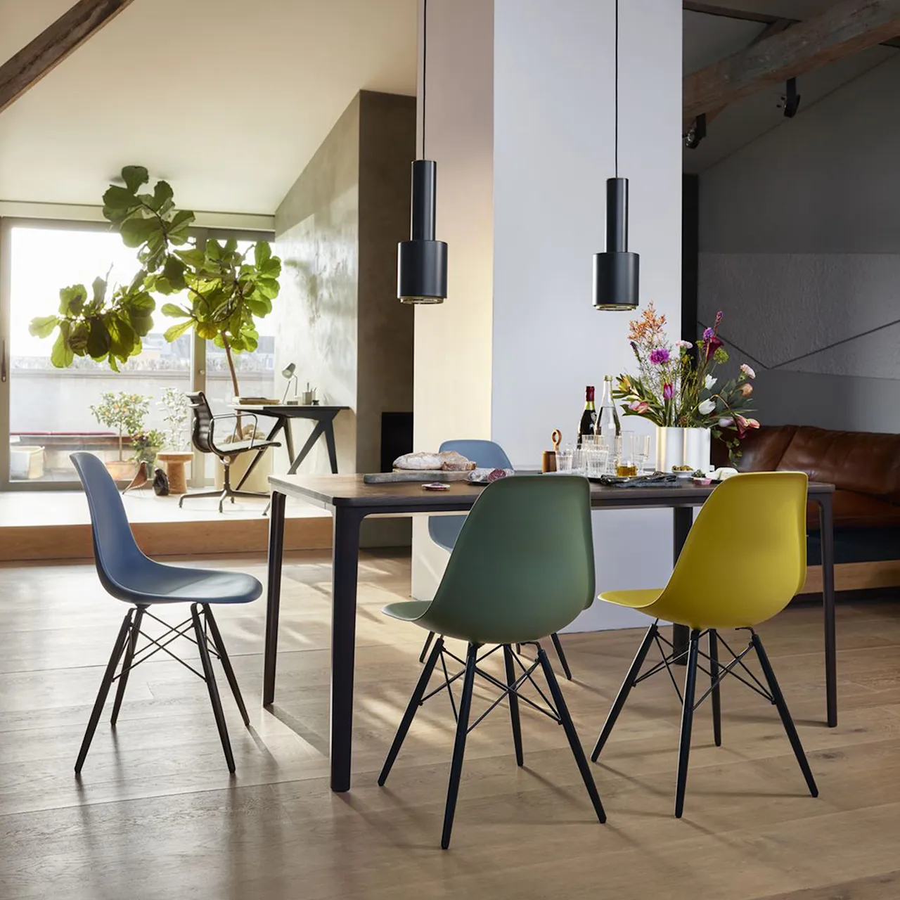 Eames RE Plastic Chair DSW tuoli Black Maple