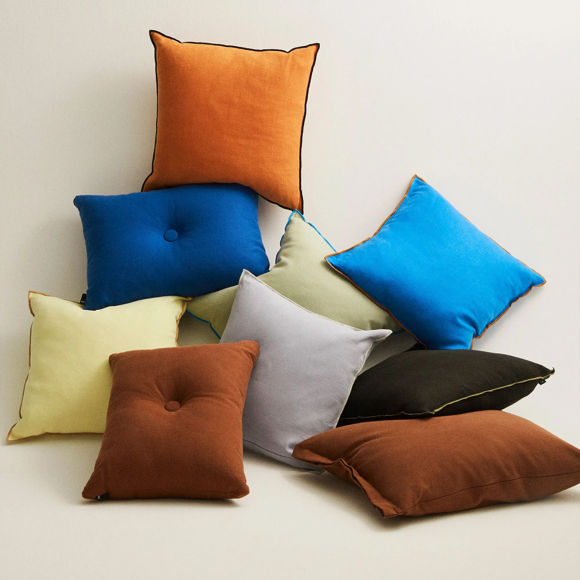 Dot Cushion Steelcut Trio 1 Dot