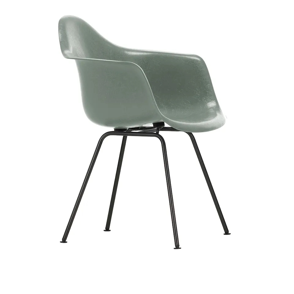 Eames Fiberglass Armchair DAX