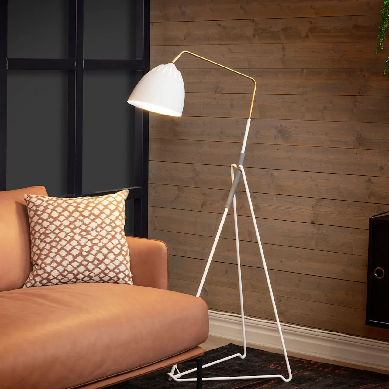 Lean Floor Lamp