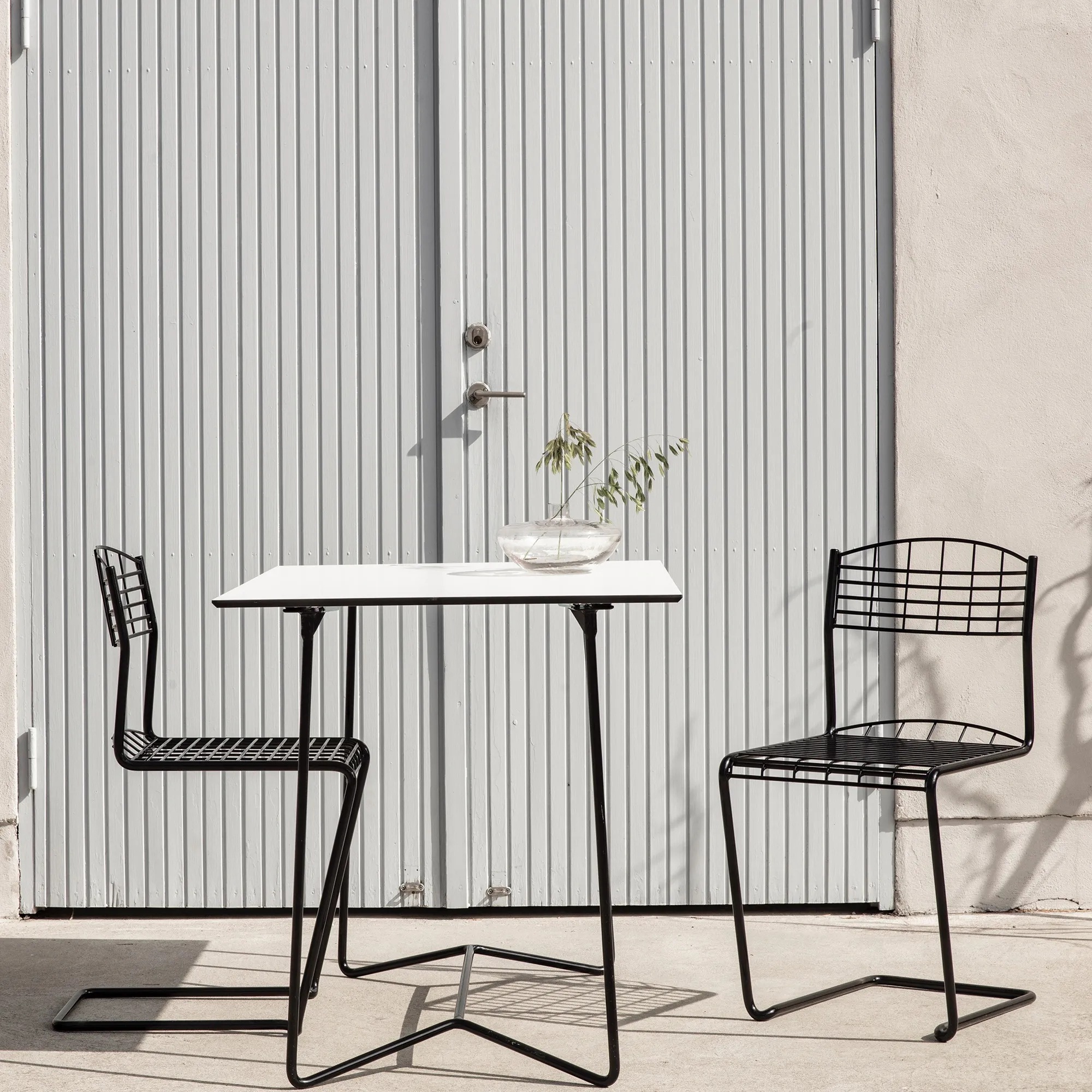 High tech dining group round table Ø60cm & 2 chairs - 3