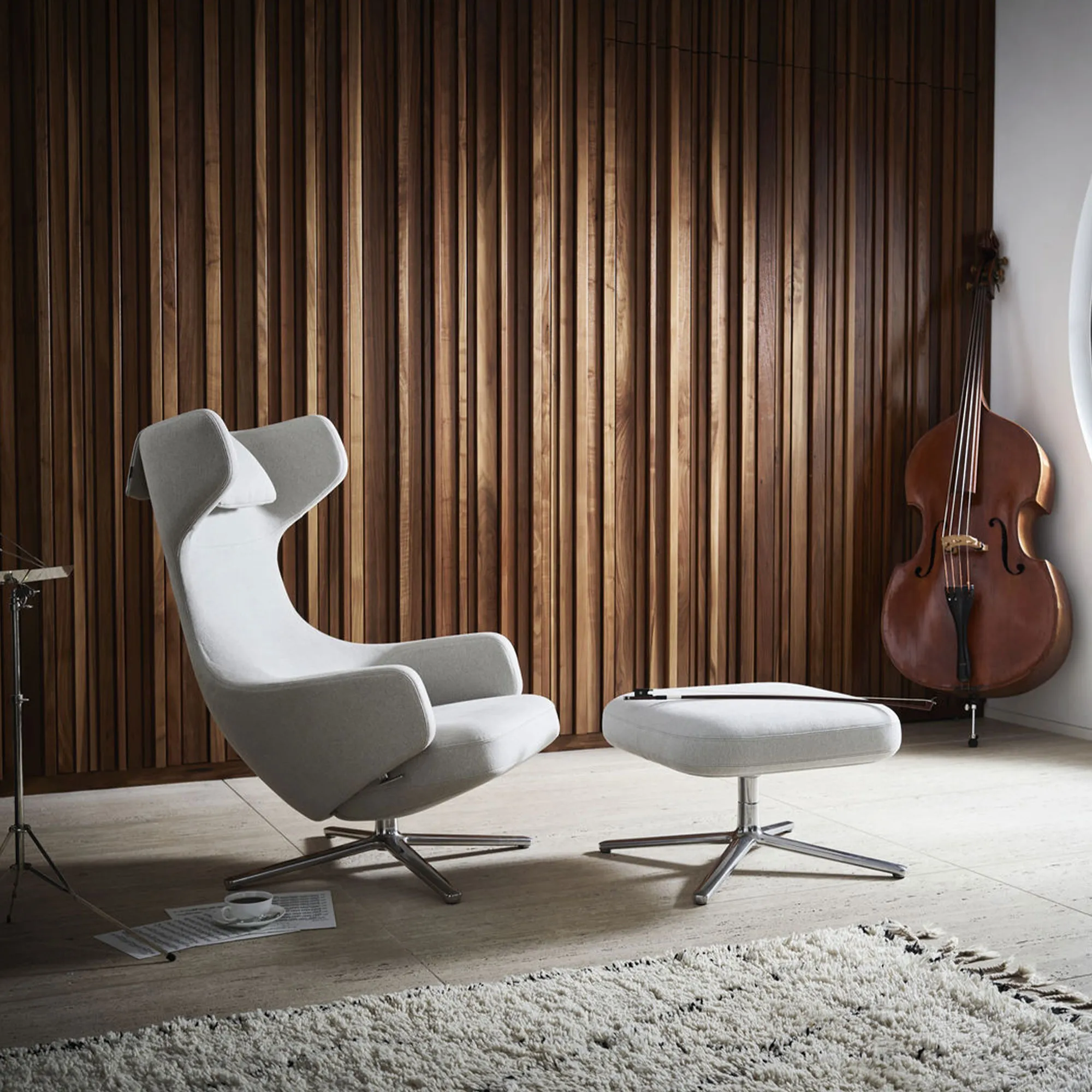 Grand Repos lænestol & Repos Ottoman fodskammel Polished