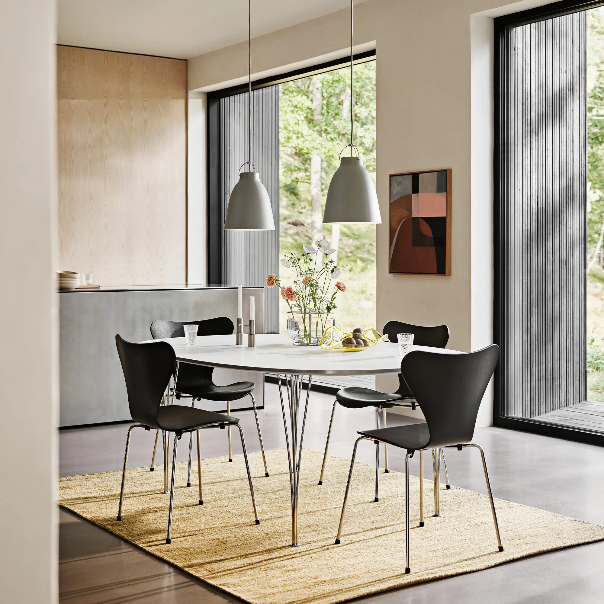 B620 Superellips spisebord & Sjuan 3107 spisebordsstol sort ask 4 stk. - 2