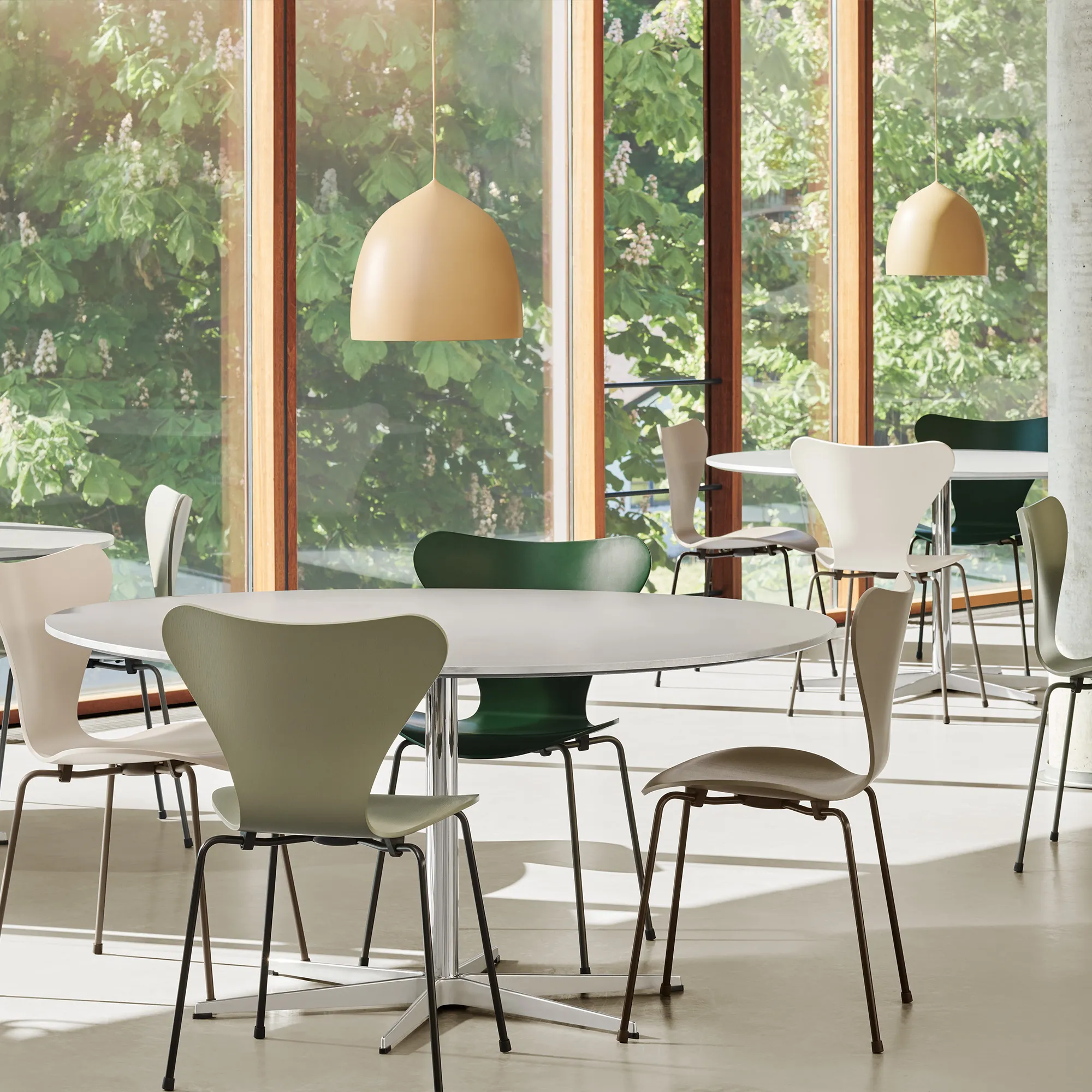 A826 Circular Dining Table Ø145 cm - 2