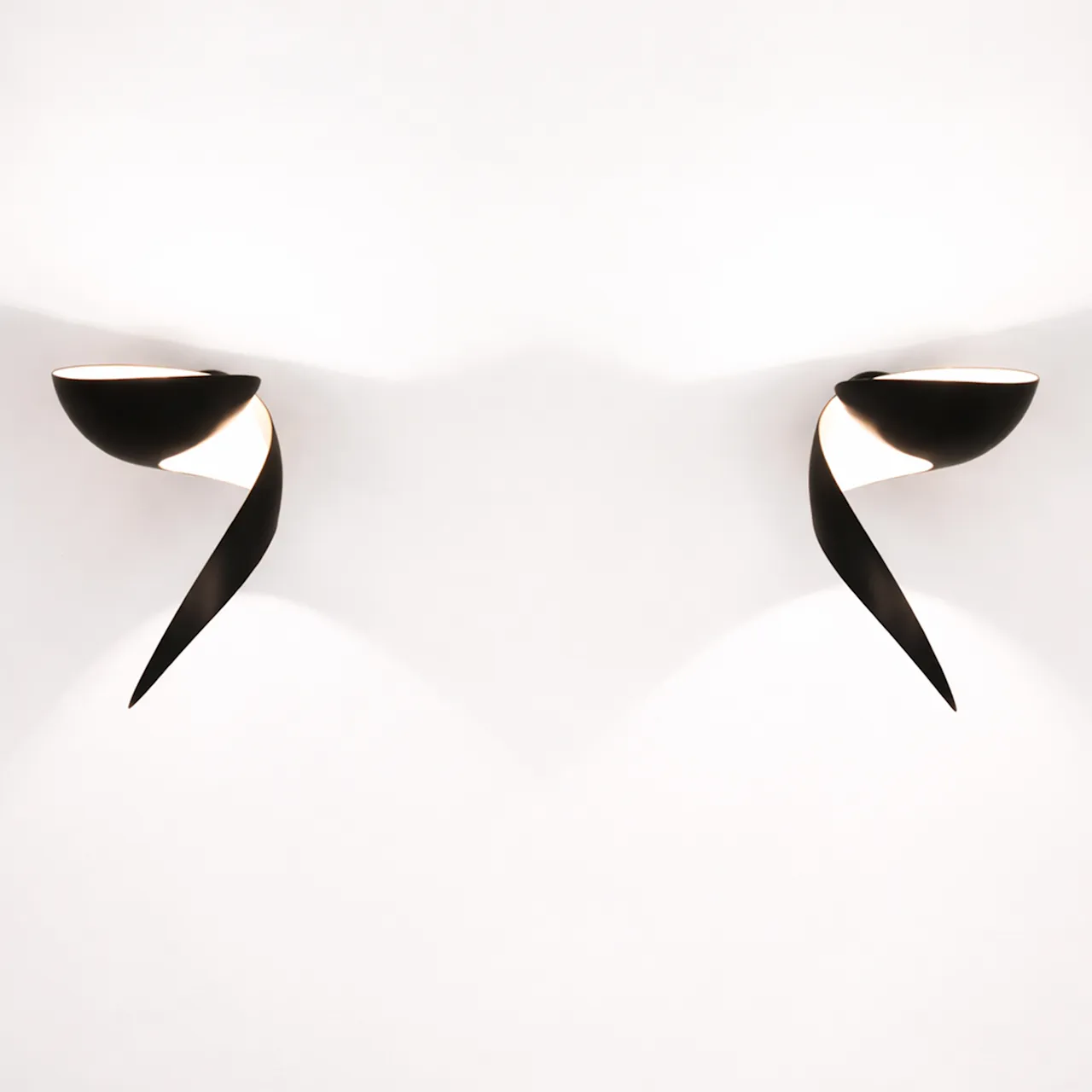 Flame wall lamp