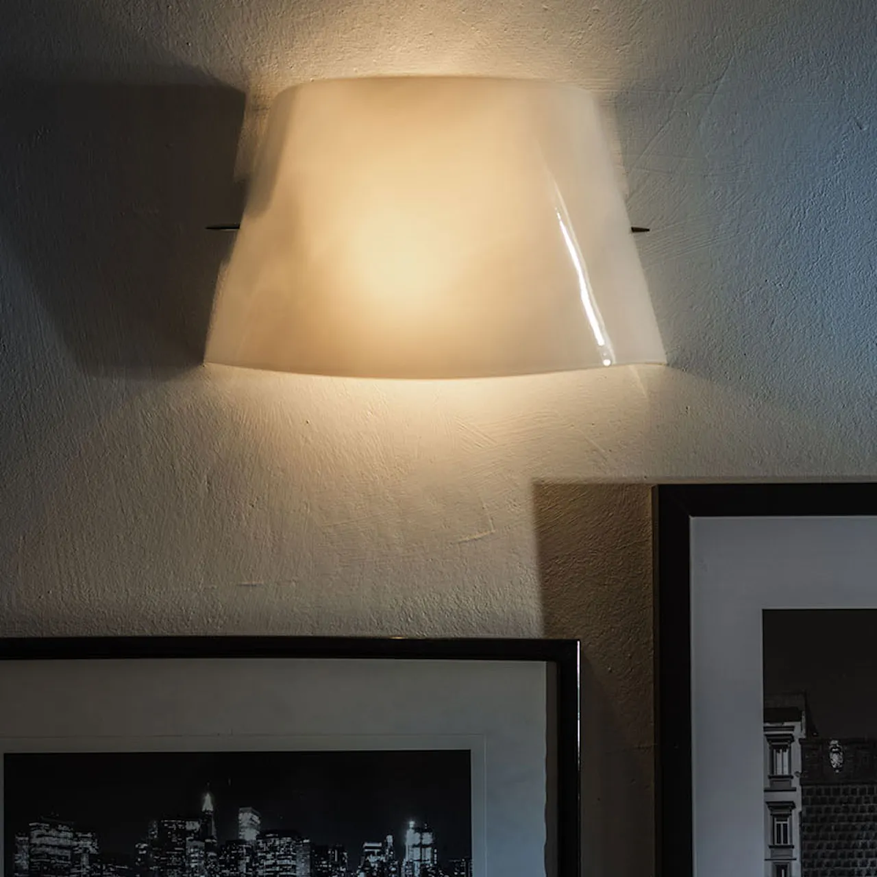 Tutu wall lamp