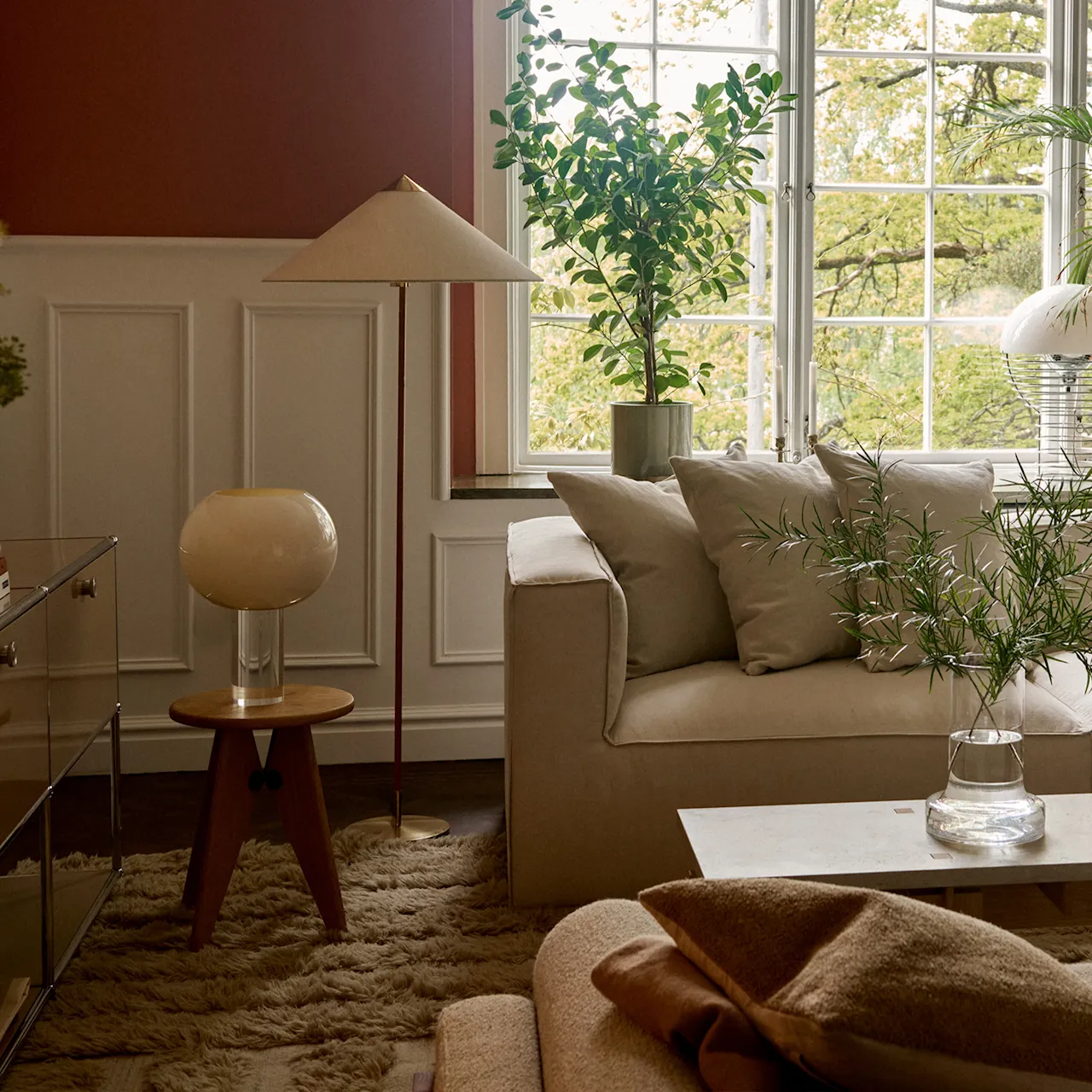 9602 Floor Lamp
