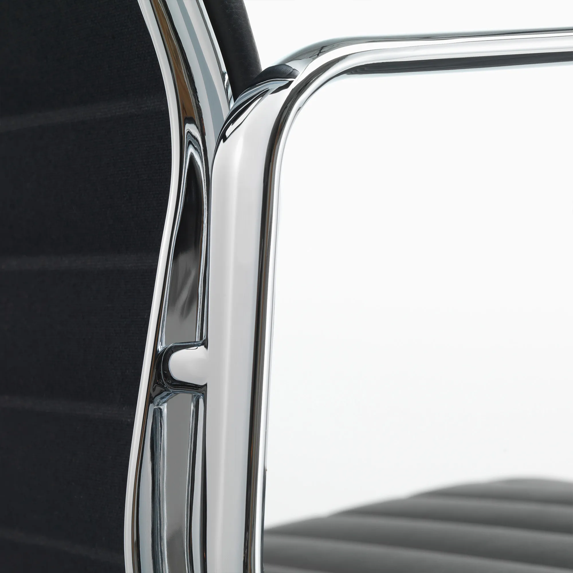 EA 117 Aluminium Chair - 10