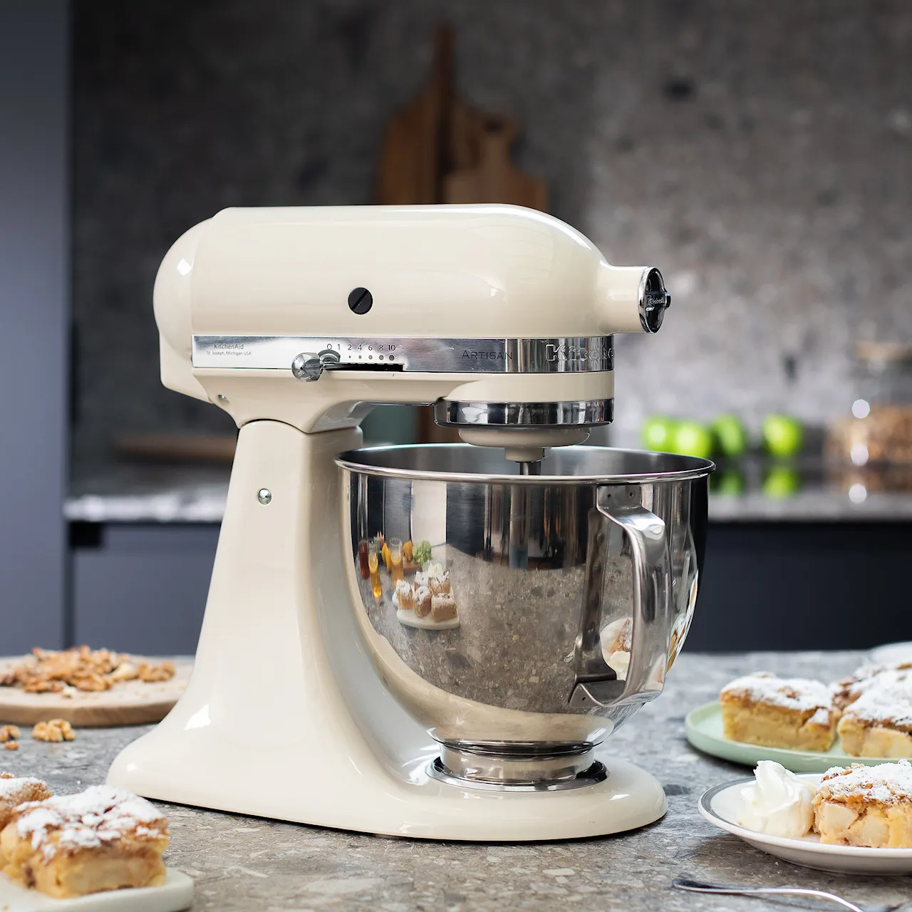 Artisan 5KSM185PSEAC Premium Stand Mixer Almond Cream