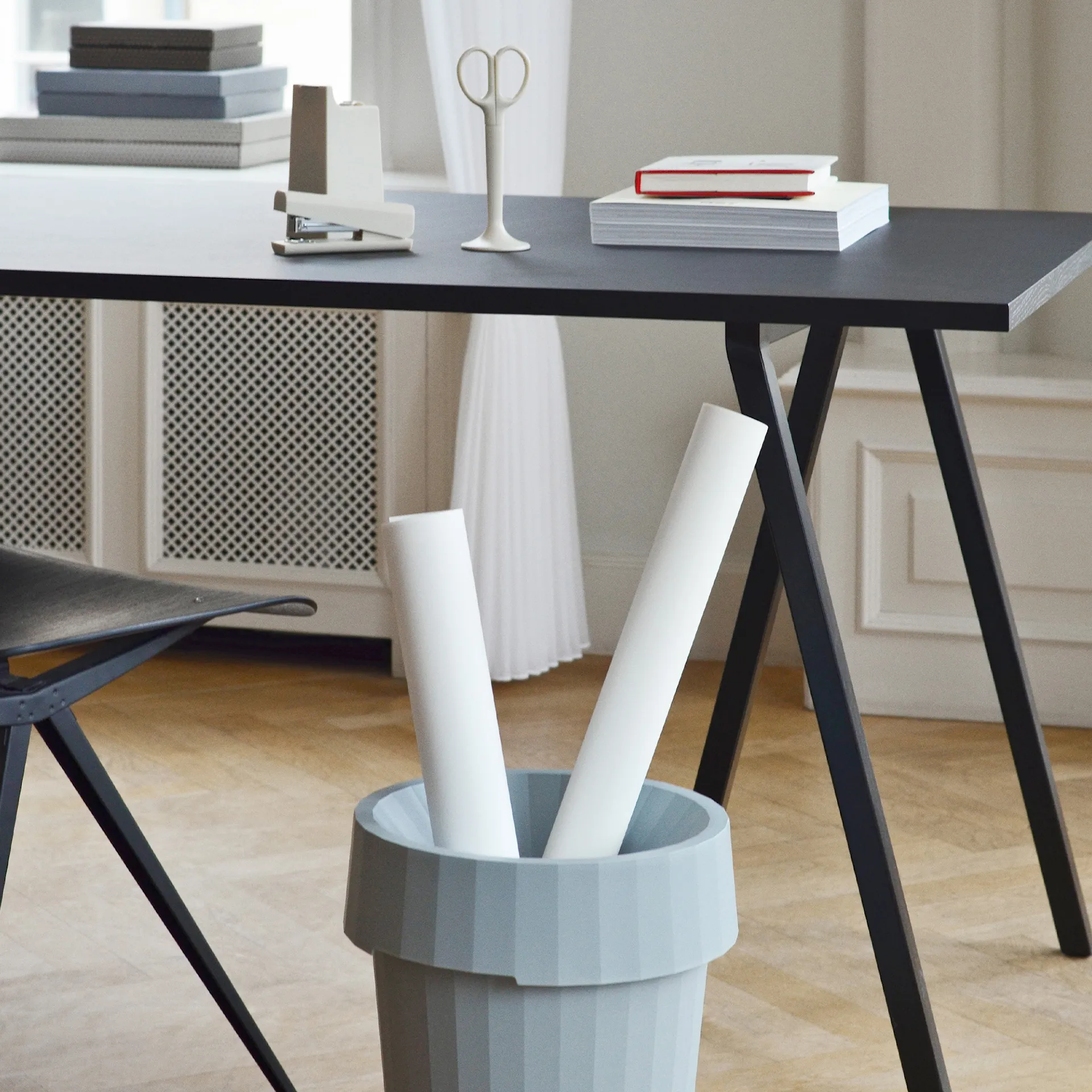 Loop Stand Table 180 cm - HAY - NO GA