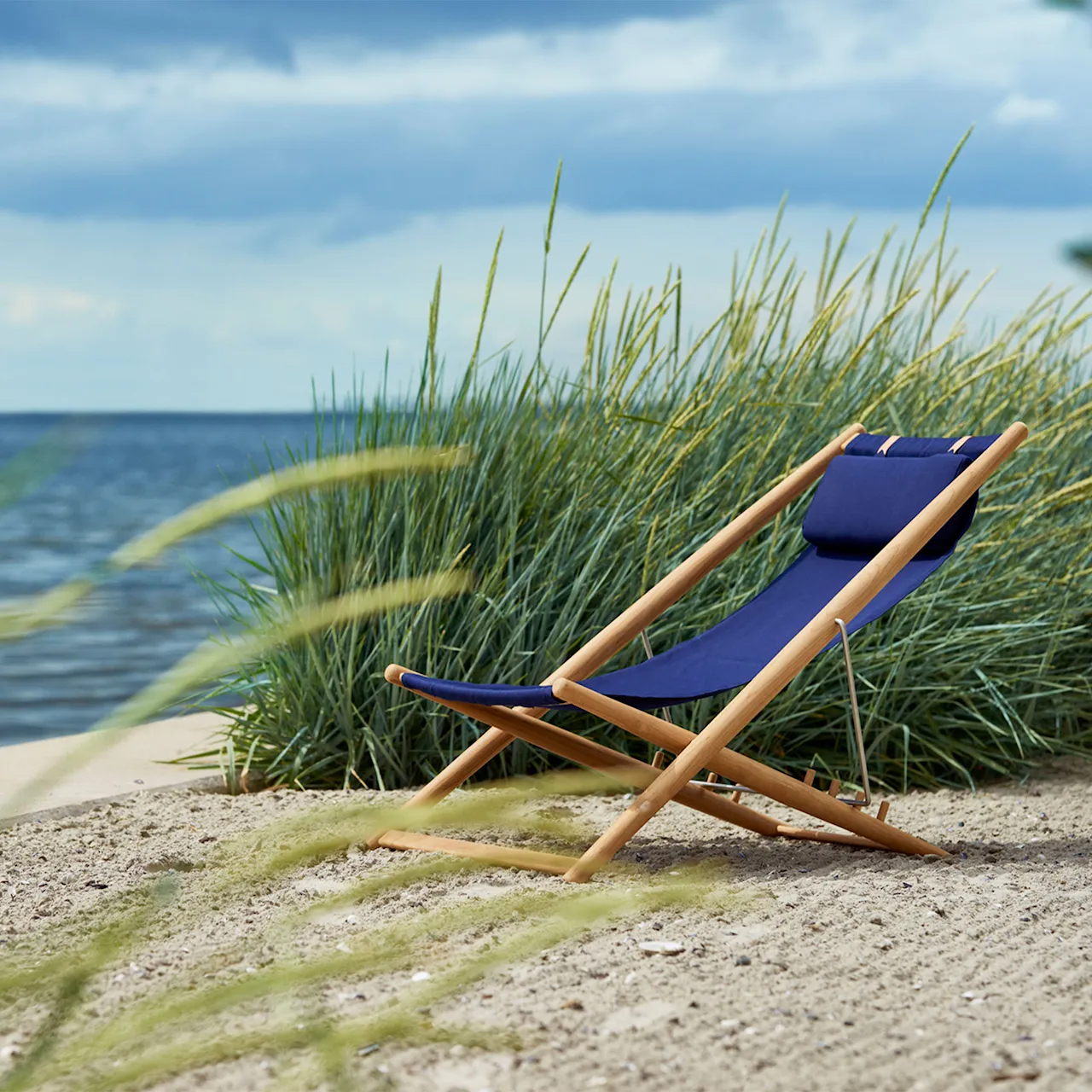 H55 Lounge Chair Navy Blue Agora