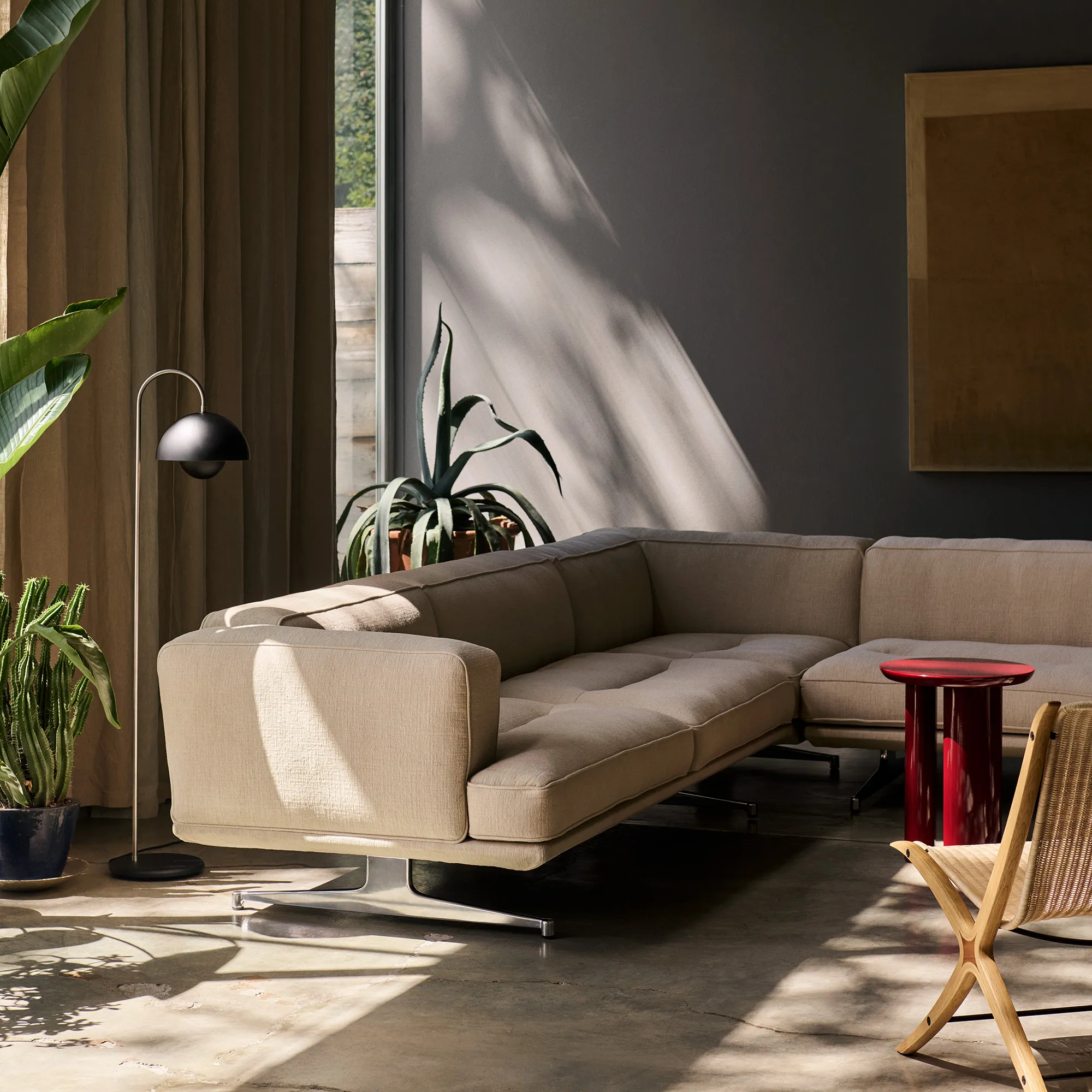 Inland AV41 corner sofa polished aluminium legs - 6