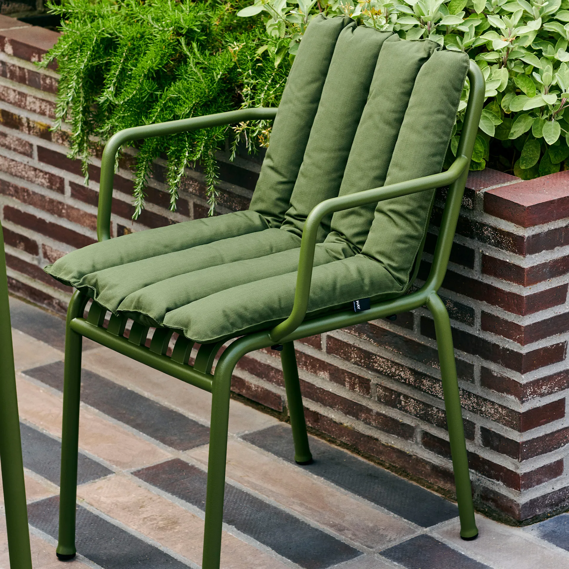 Palissade Soft Quilted Cushion Outdoor Chair - HAY - Ronan & Erwan Bouroullec - NO GA