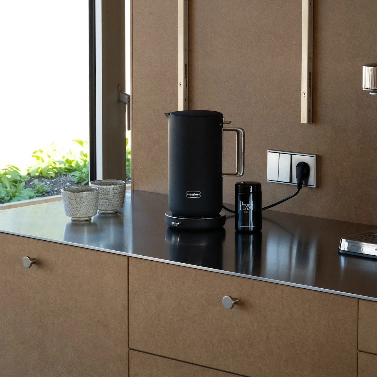 Kettle Matte Black vedenkeitin