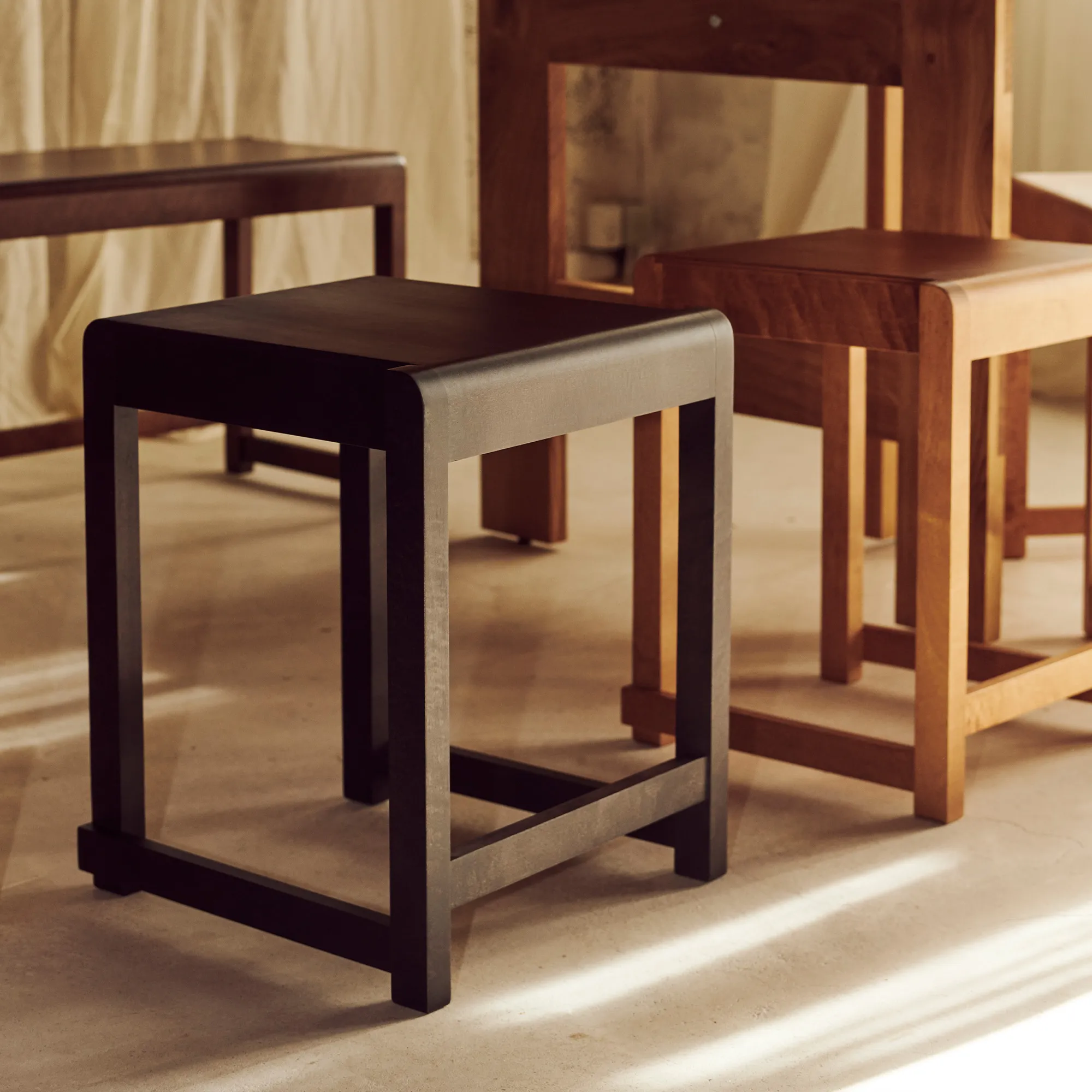 Low Stool 01 jakkara - 15