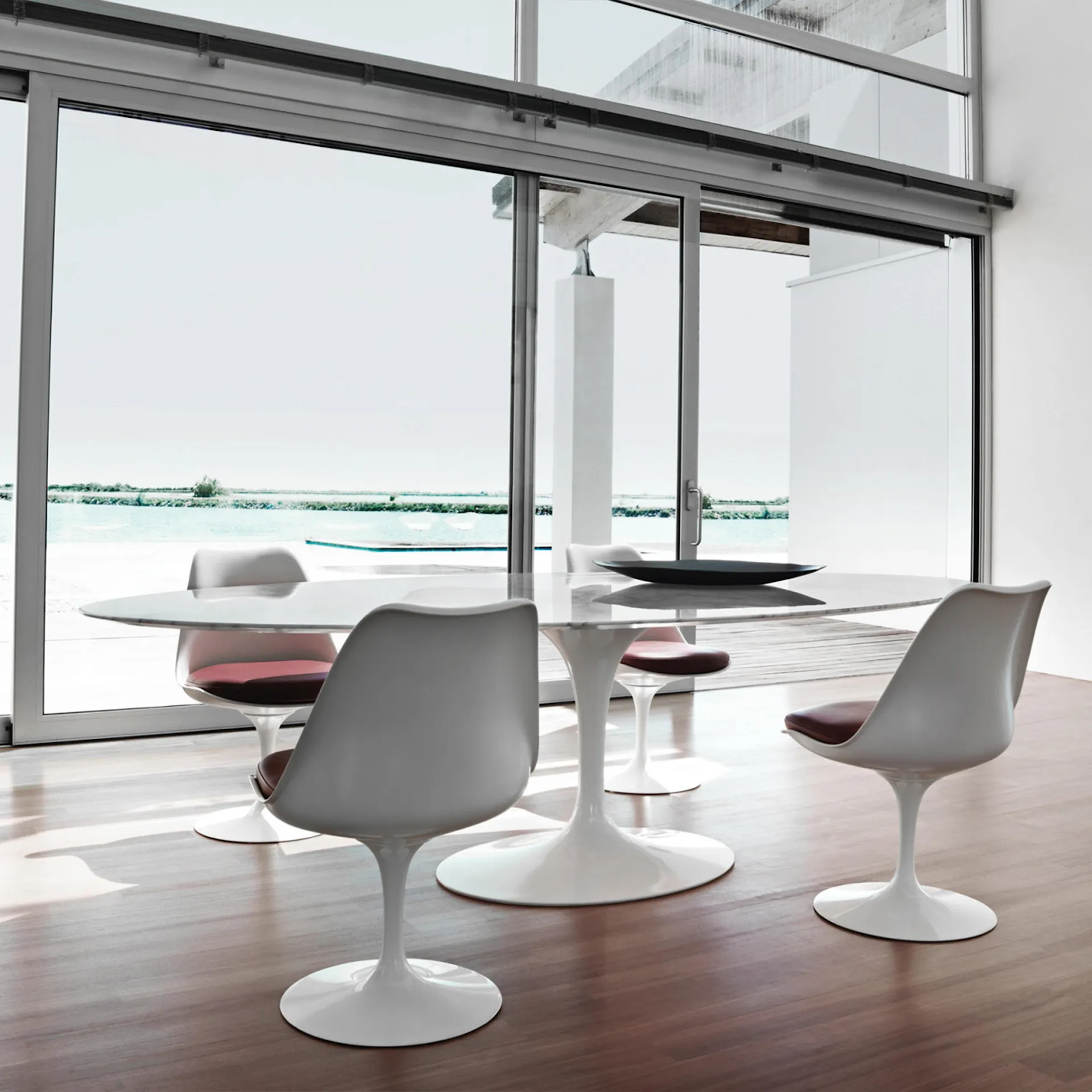 Saarinen Oval Table - White - Knoll - Eero Saarinen - NO GA